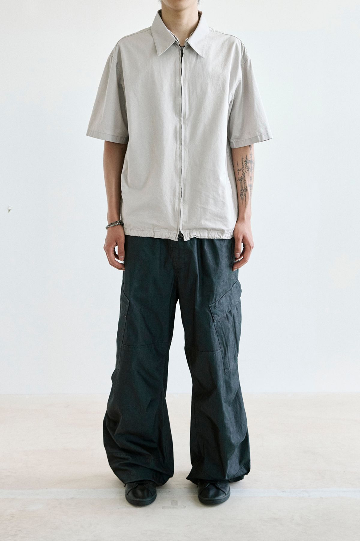 해칭룸(HATCHINGROOM) Shirket Light Grey