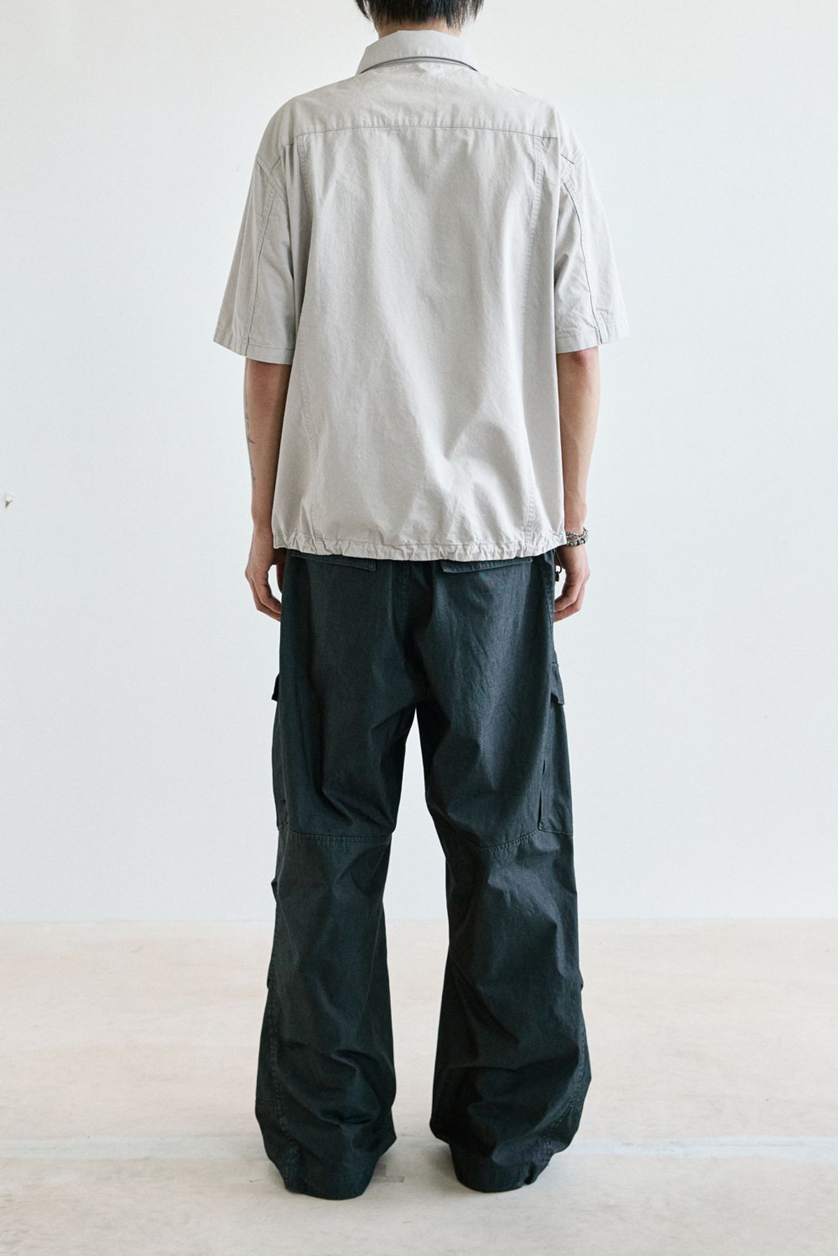 해칭룸(HATCHINGROOM) Shirket Light Grey