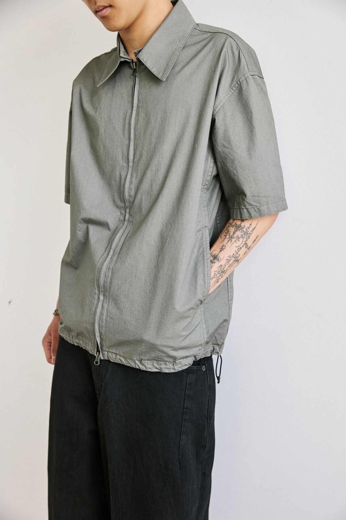해칭룸(HATCHINGROOM) Shirket Olive Grey