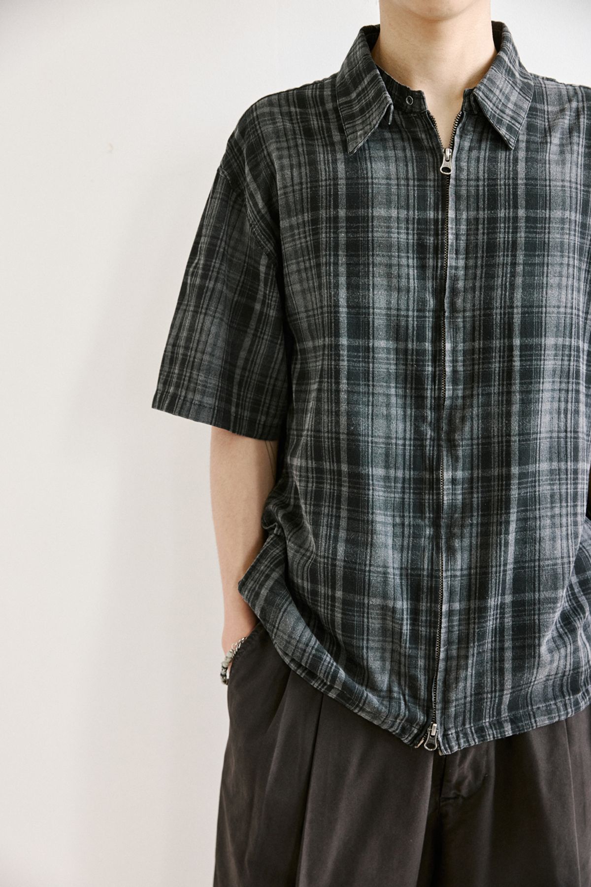 해칭룸(HATCHINGROOM) Shirket Over Dyed Check Charcoal
