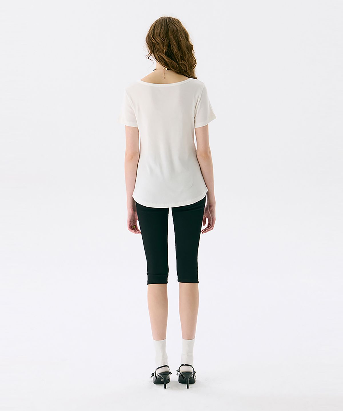 준준스페이스(JUNEJUNE SPACE) Henry Neck Half T_White(헨리넥 하프 티_화이트)