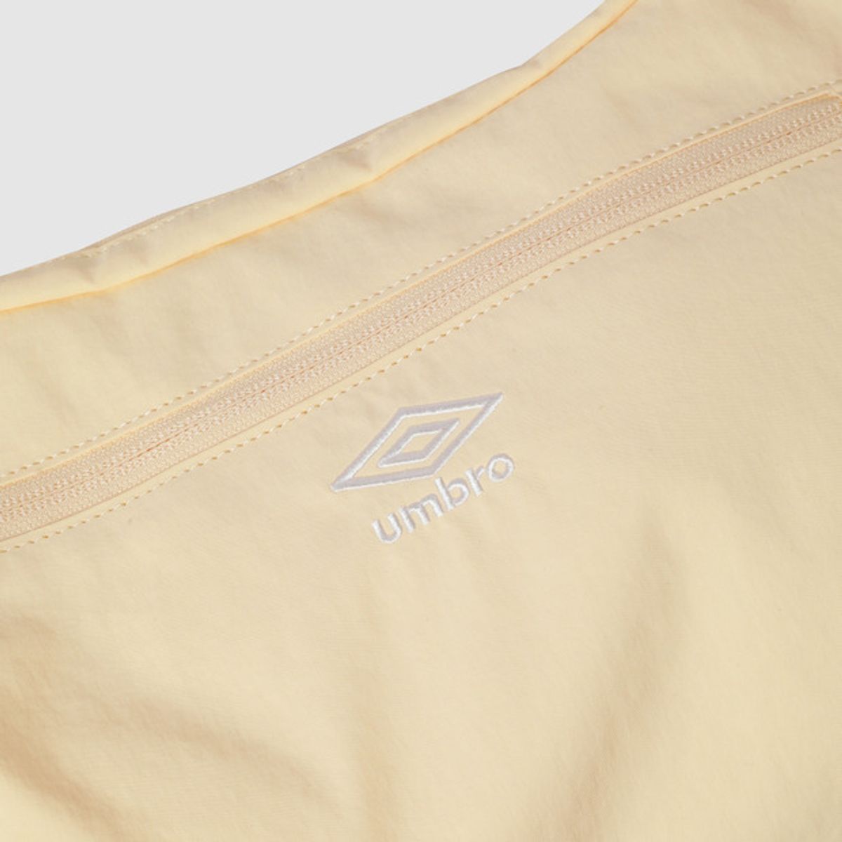 엄브로(UMBRO) 미니 포켓 호보백 라이트 옐로우(UQ323CBG73)