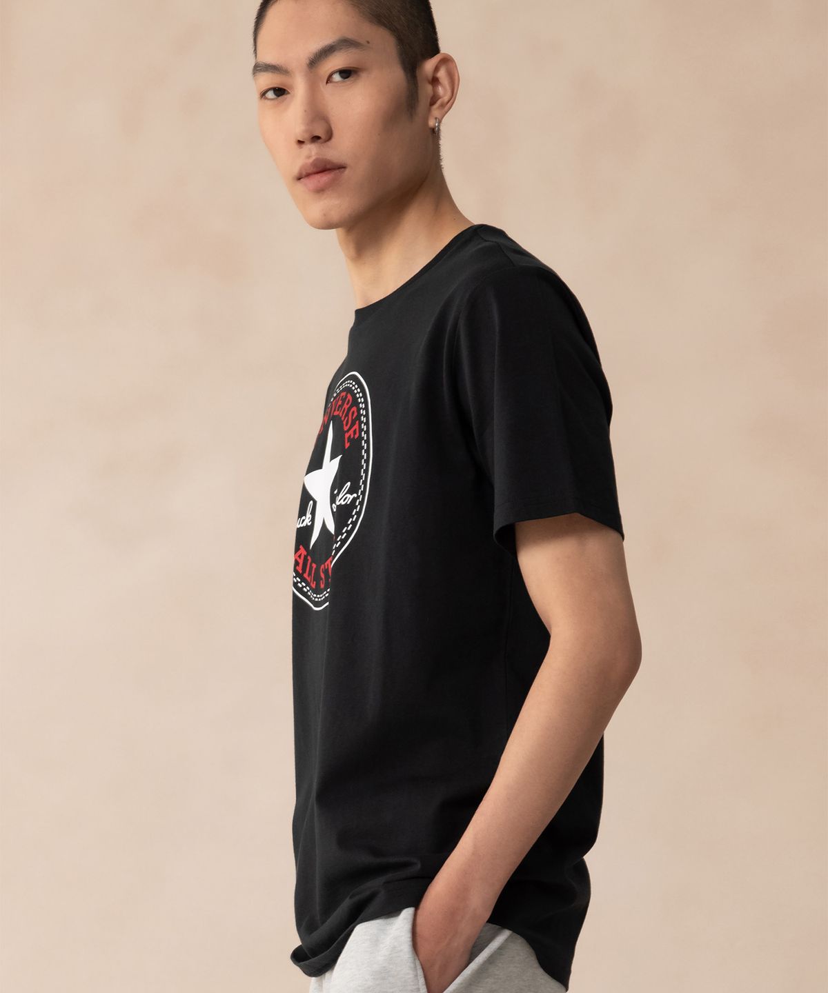 컨버스(CONVERSE) 올스타 패치 스탠다드 핏 티셔츠 블랙 MCH737-023