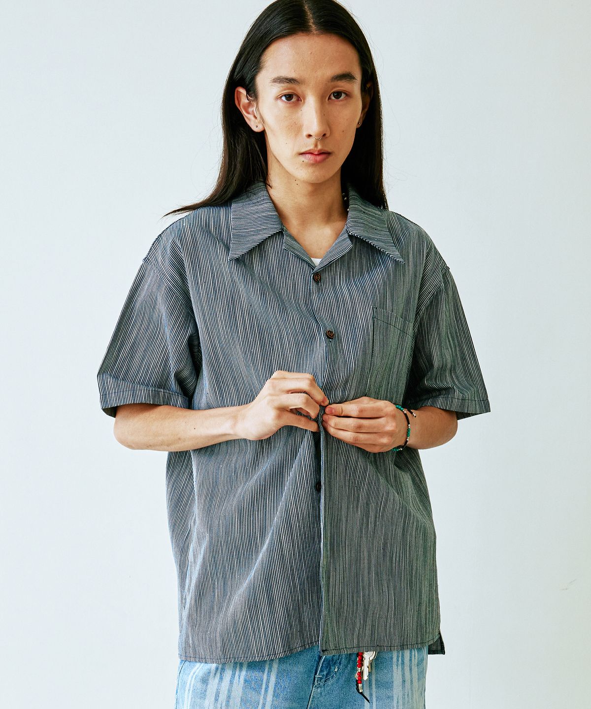 케이엔드(KND) 아오이로 스트라이프 오픈 카라 셔츠