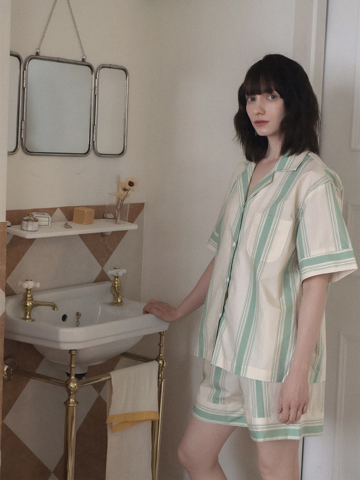 비비홈(VIVIHOME) (uni) 미드나잇인파리 스트라이프 파자마 반소매세트 올리브