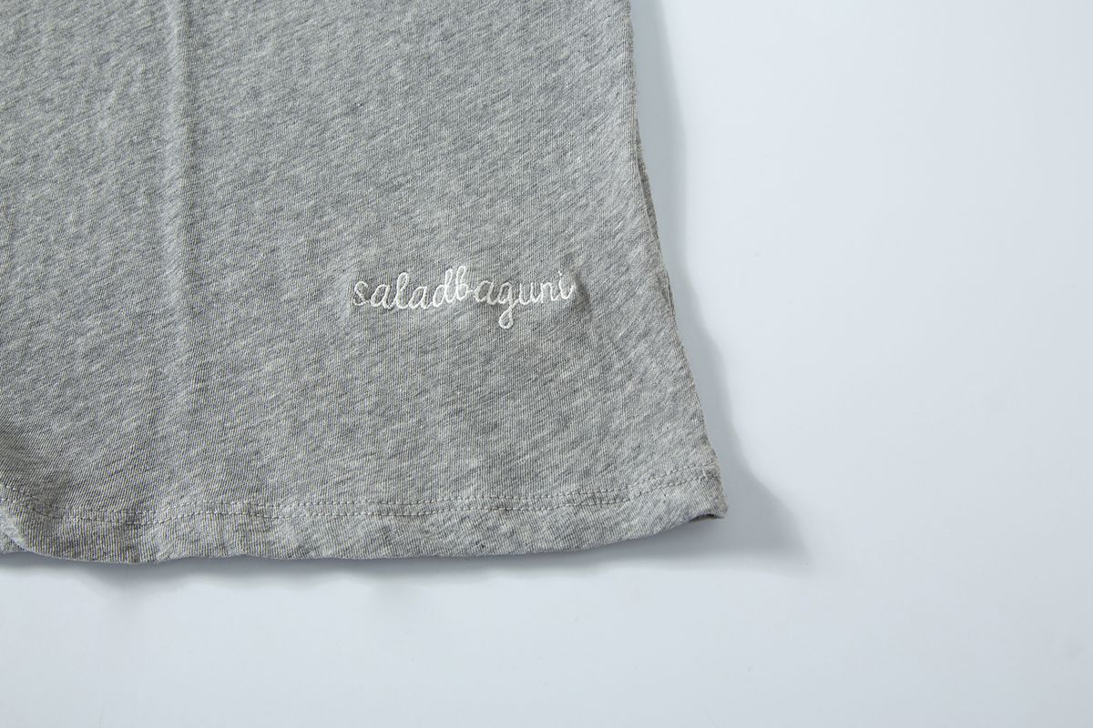 샐러드바구니(SALAD BAGUNI) Soft u-neck signature tee - gray