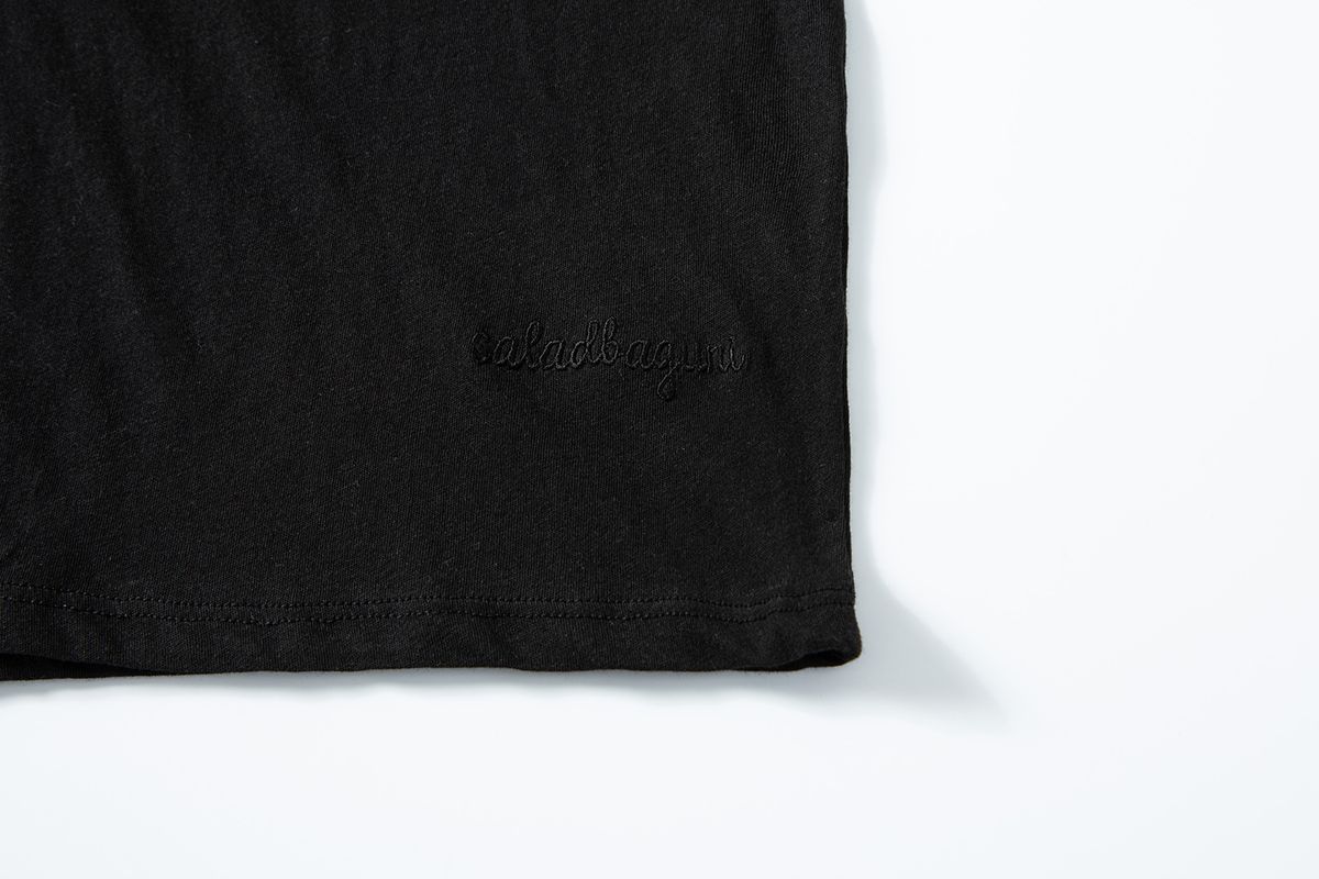 샐러드바구니(SALAD BAGUNI) Soft u-neck signature tee - black