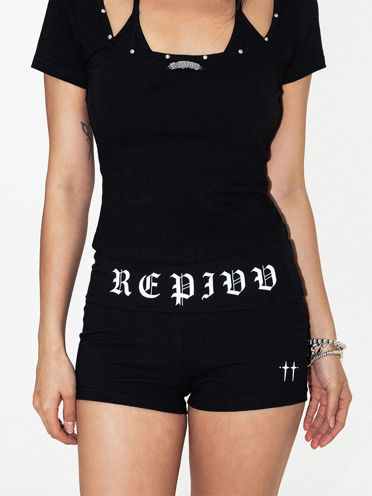 레피브(REPIVV) Logo Micro Shorts (Black)