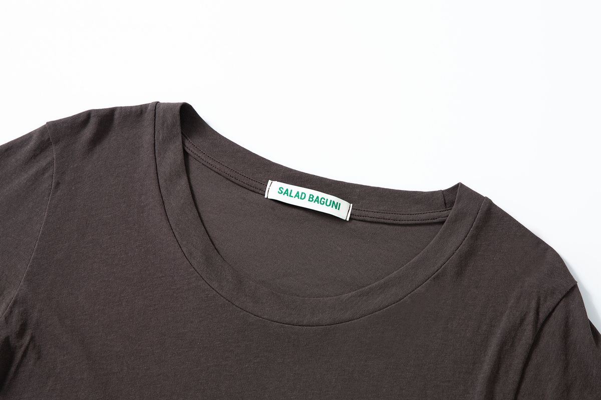 샐러드바구니(SALAD BAGUNI) Soft u-neck signature tee - brown
