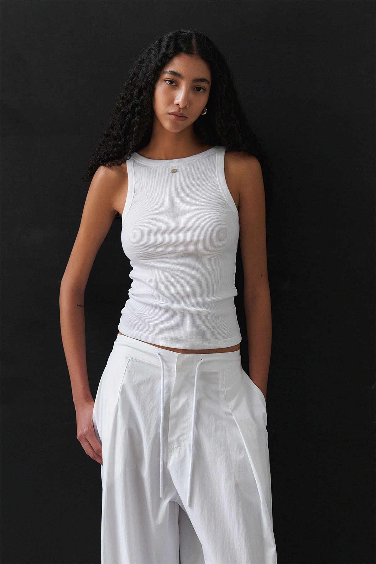 콥키노(KOBKINO) SCOOP NECK REVERSIBLE TOP (WHITE)  - ESSENTIAL