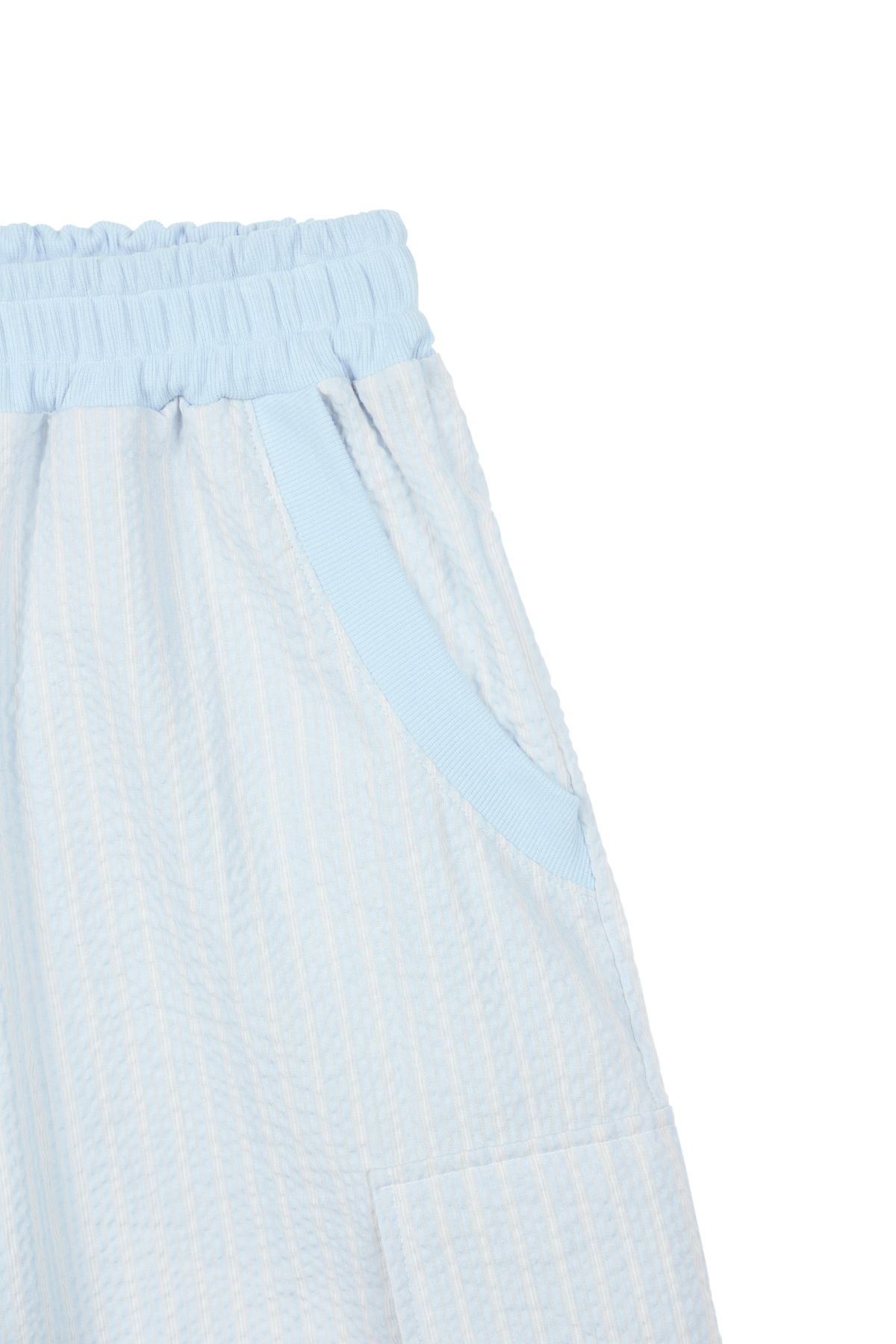 다이닛(DEINET) DEINET STRIPE BERMUDA SWEAT PANTS IN LIGHT BLUE