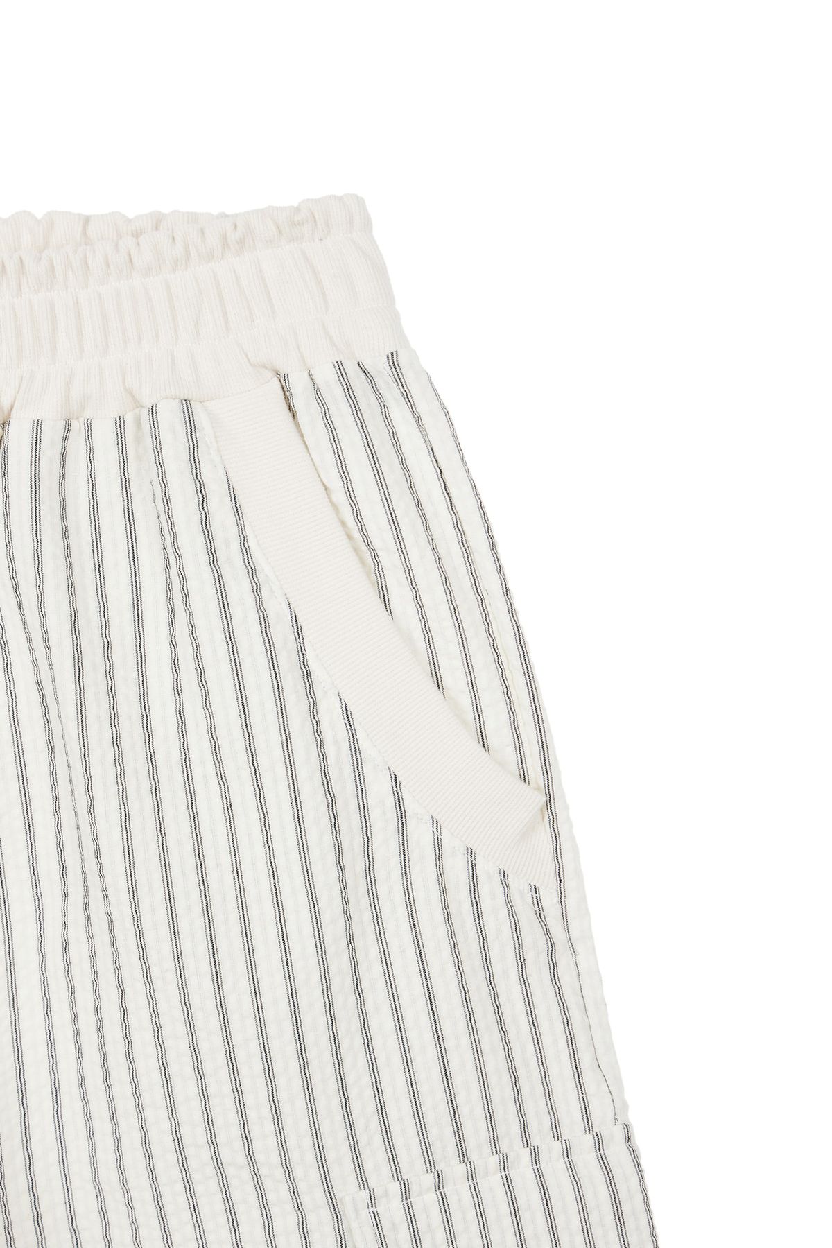 다이닛(DEINET) DEINET STRIPE BERMUDA SWEAT PANTS IN IVORY