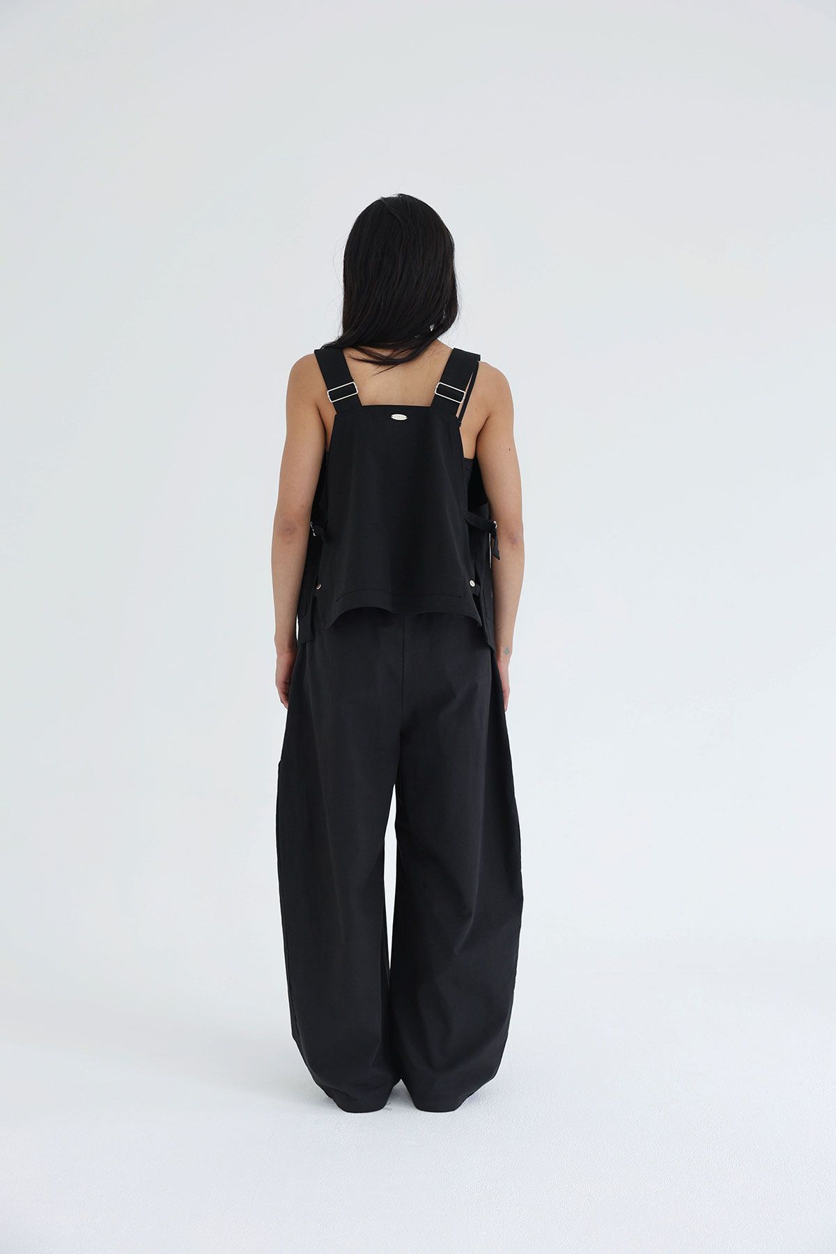 콥키노(KOBKINO) CURVED BARREL PANTS (BLACK)