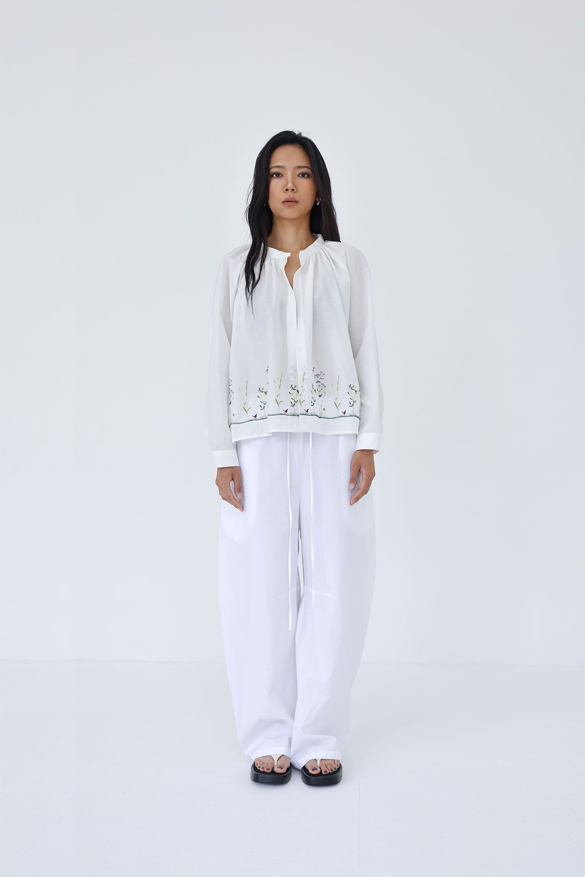 콥키노(KOBKINO) CURVED BARREL PANTS (WHITE)