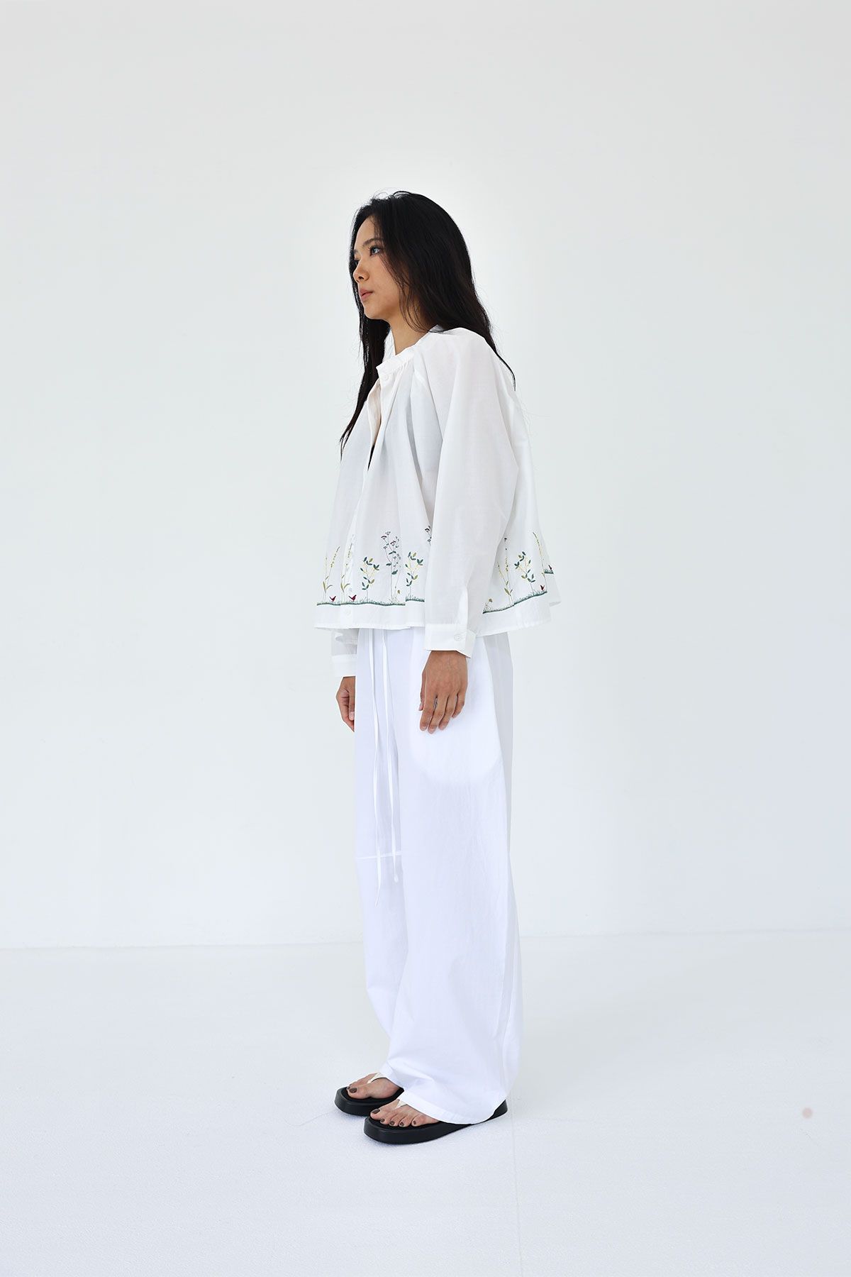 콥키노(KOBKINO) CURVED BARREL PANTS (WHITE)