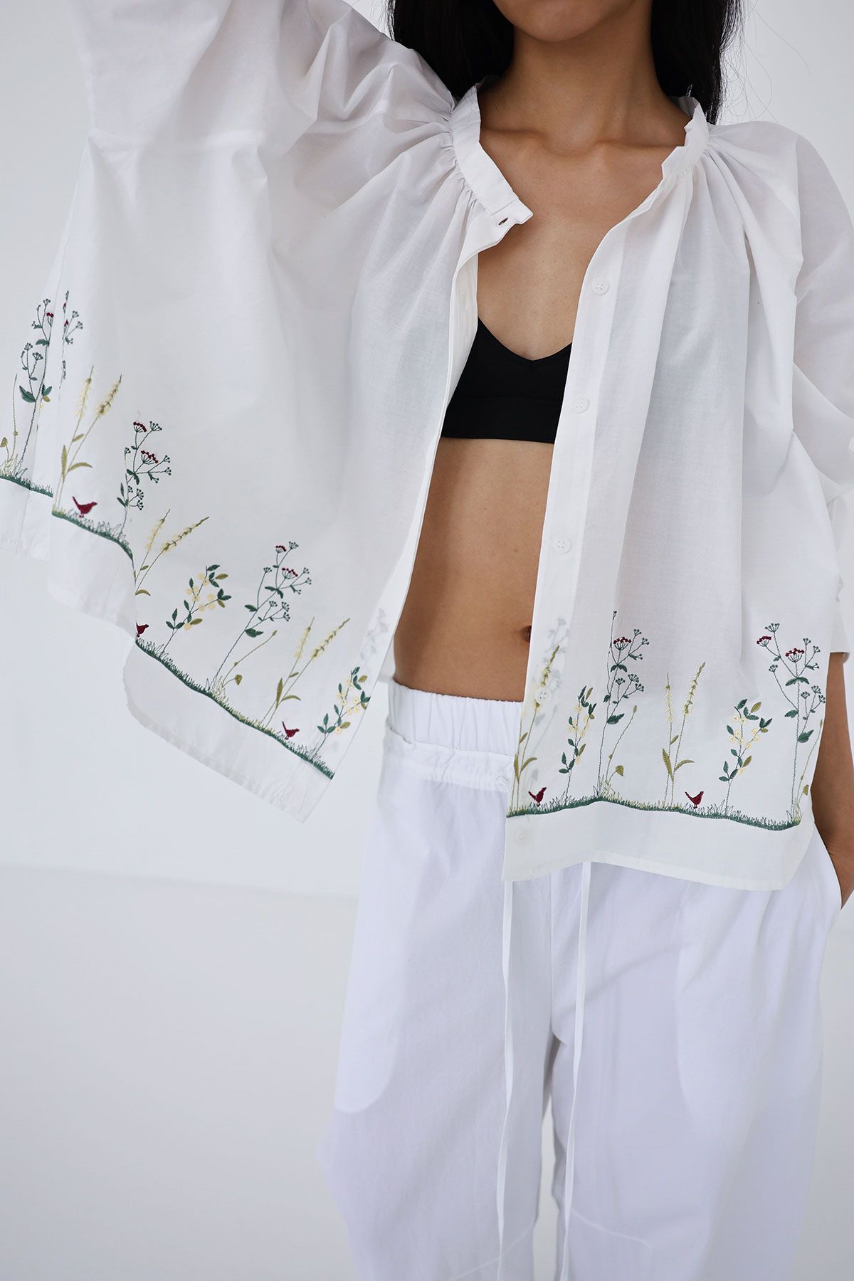 콥키노(KOBKINO) CURVED BARREL PANTS (WHITE)