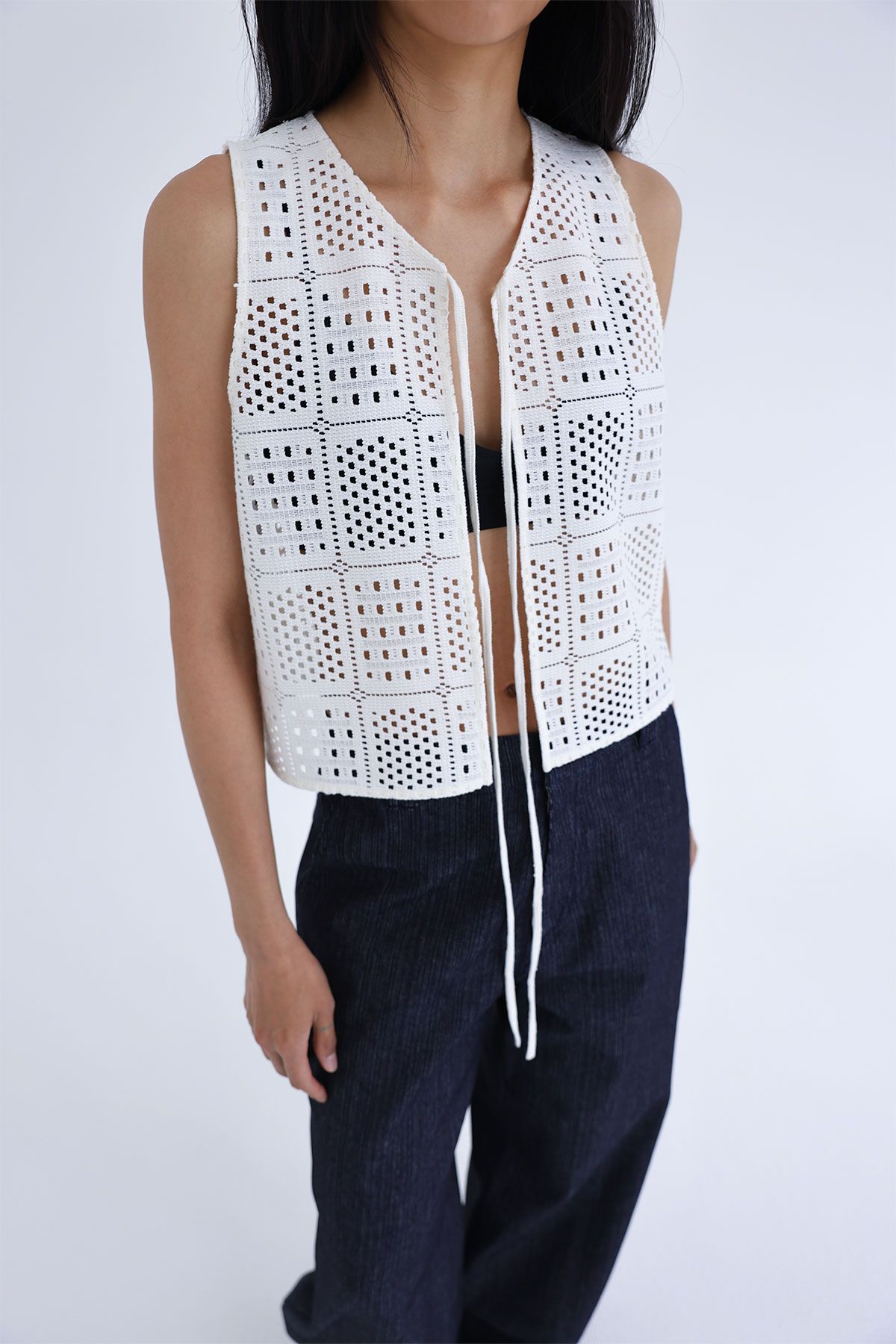 콥키노(KOBKINO) GRID CROCHET KNIT VEST