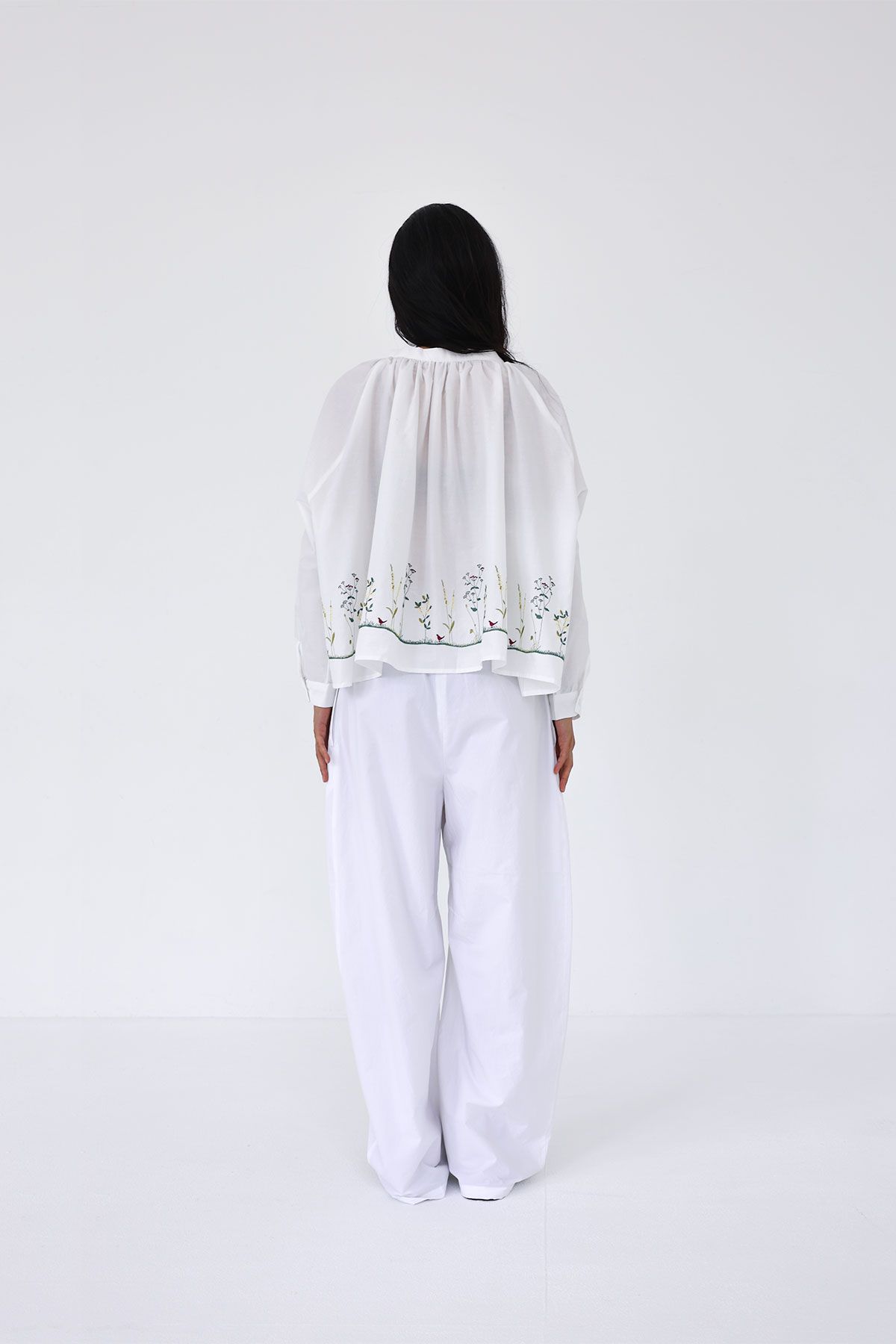 콥키노(KOBKINO) FLORA EMBROIDERY BLOUSE
