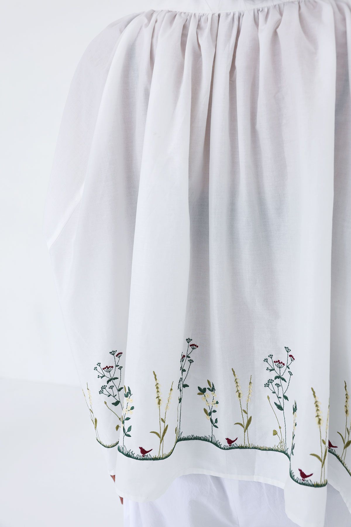 콥키노(KOBKINO) FLORA EMBROIDERY BLOUSE