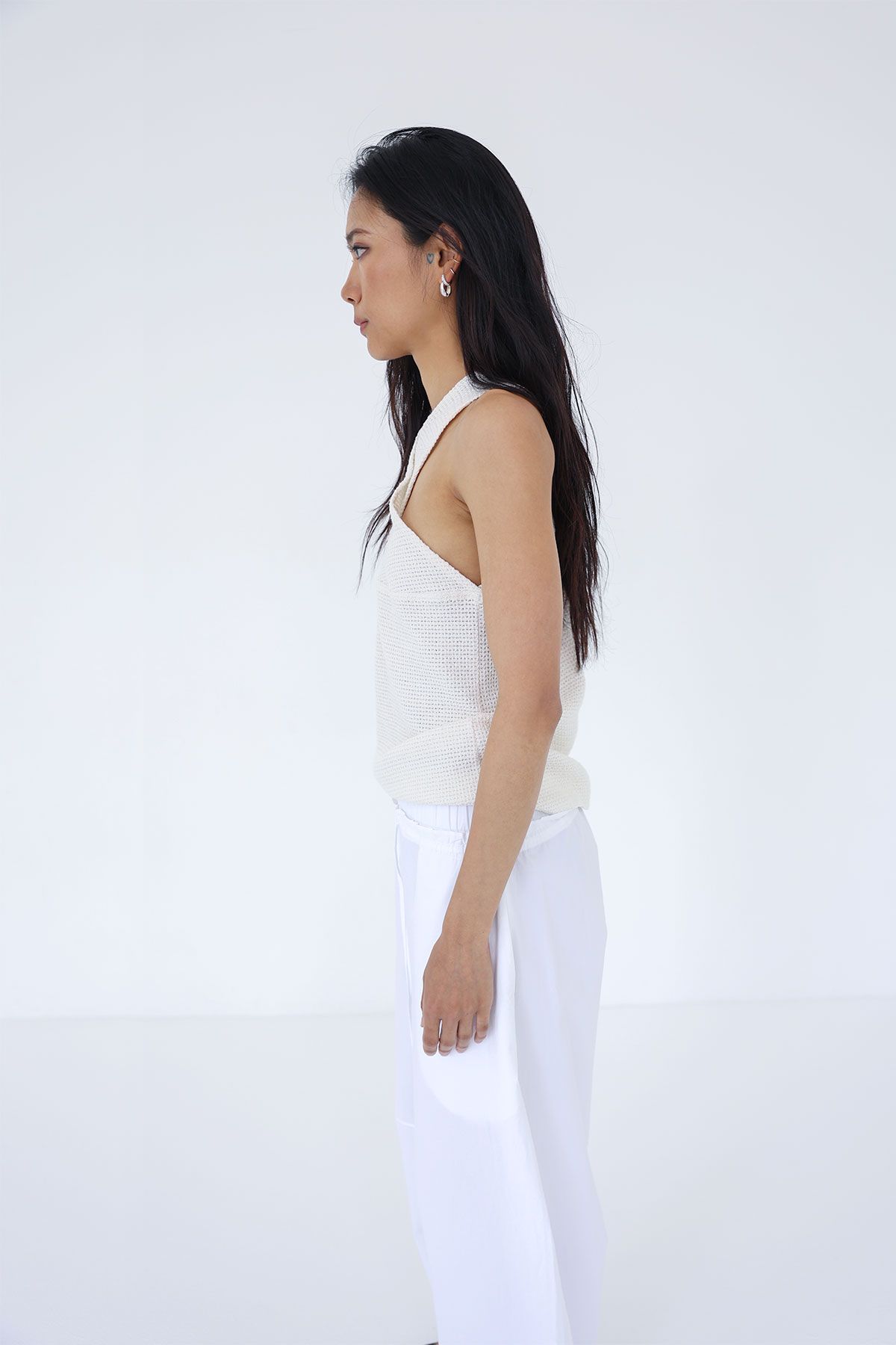 콥키노(KOBKINO) CROSS STRAP KNIT TOP