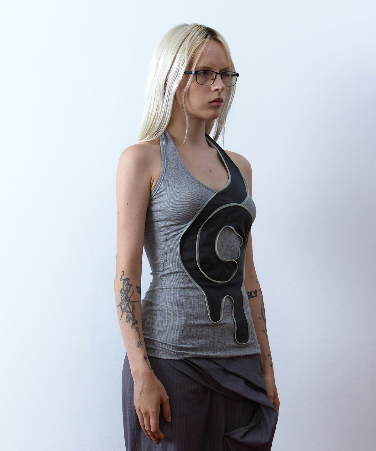 뉴제(NEWGE) Bangle Halter Top (GRAY)