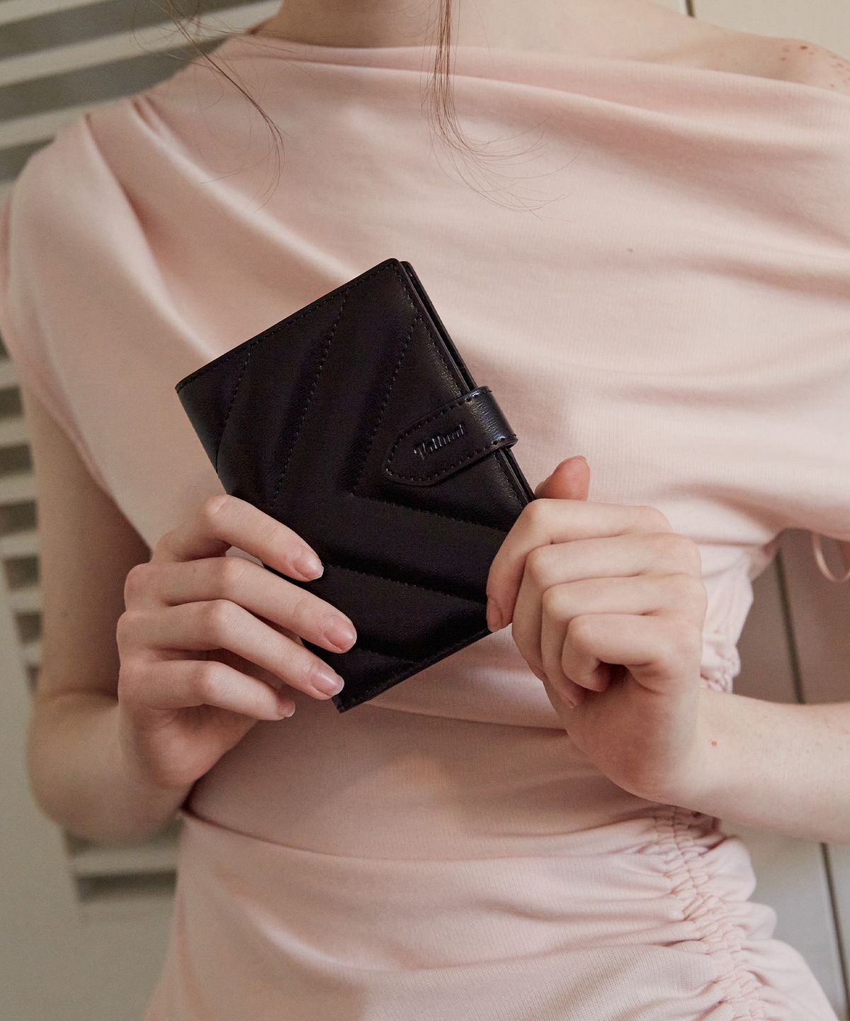 벨류엣(VALLUAT) Quilting passport wallet_Black
