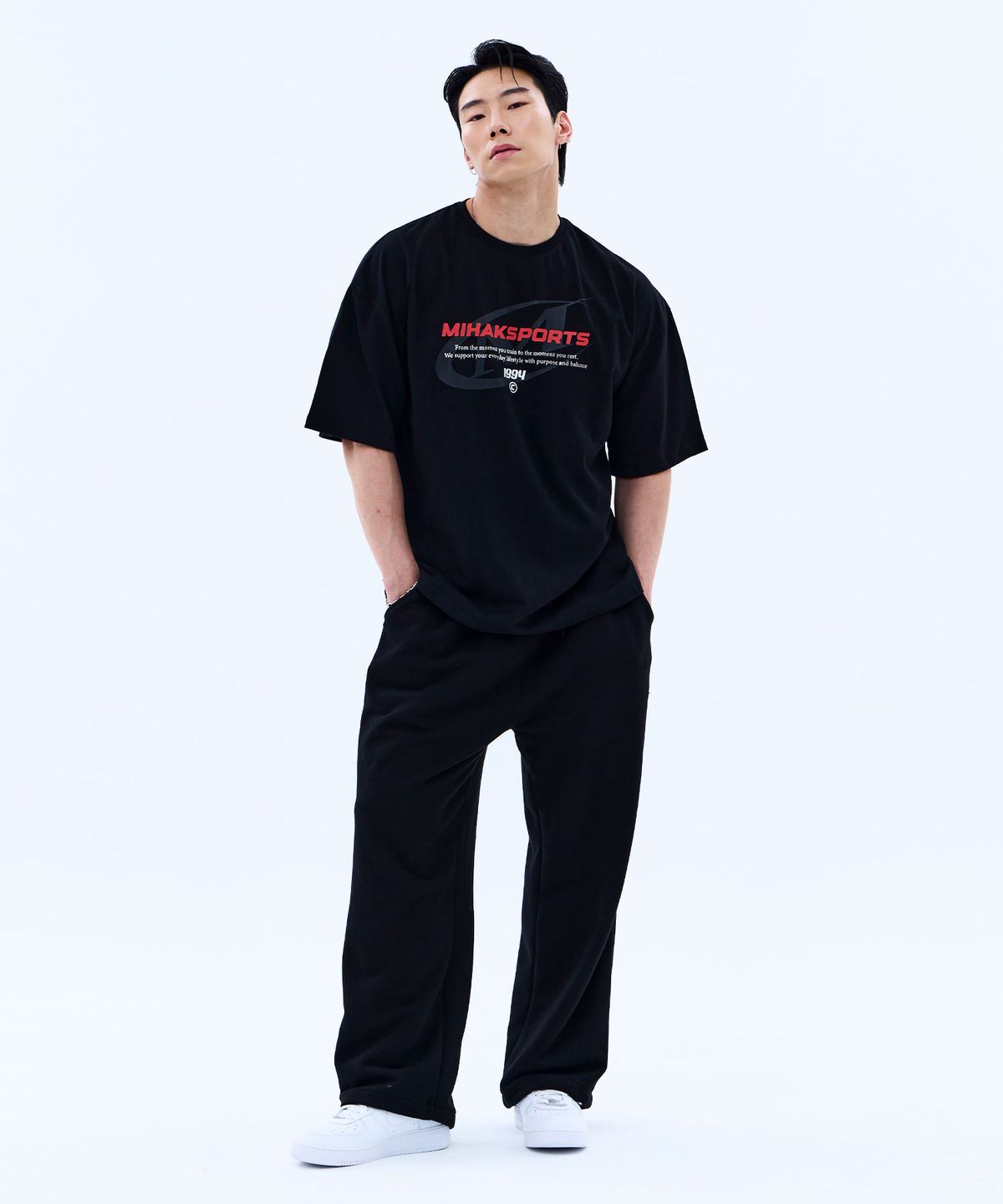 미학(MIHAK) 퍼포먼스 스탬프 오버핏 티셔츠 (BLACK)