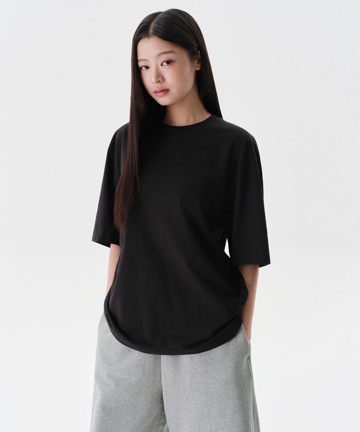 무신사 스탠다드(MUSINSA STANDARD) [쿨탠다드] 릴렉스 핏 크루 넥 티셔츠 [블랙]