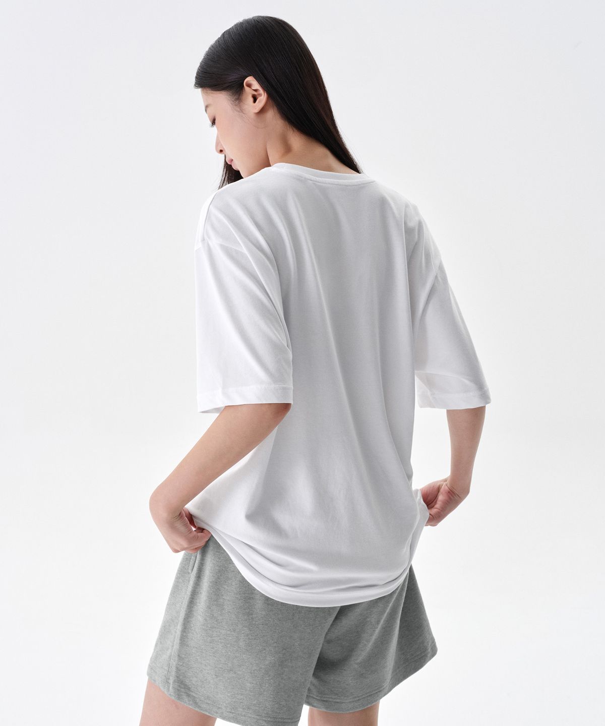 무신사 스탠다드(MUSINSA STANDARD) [쿨탠다드] 릴렉스 핏 크루 넥 티셔츠 [화이트]