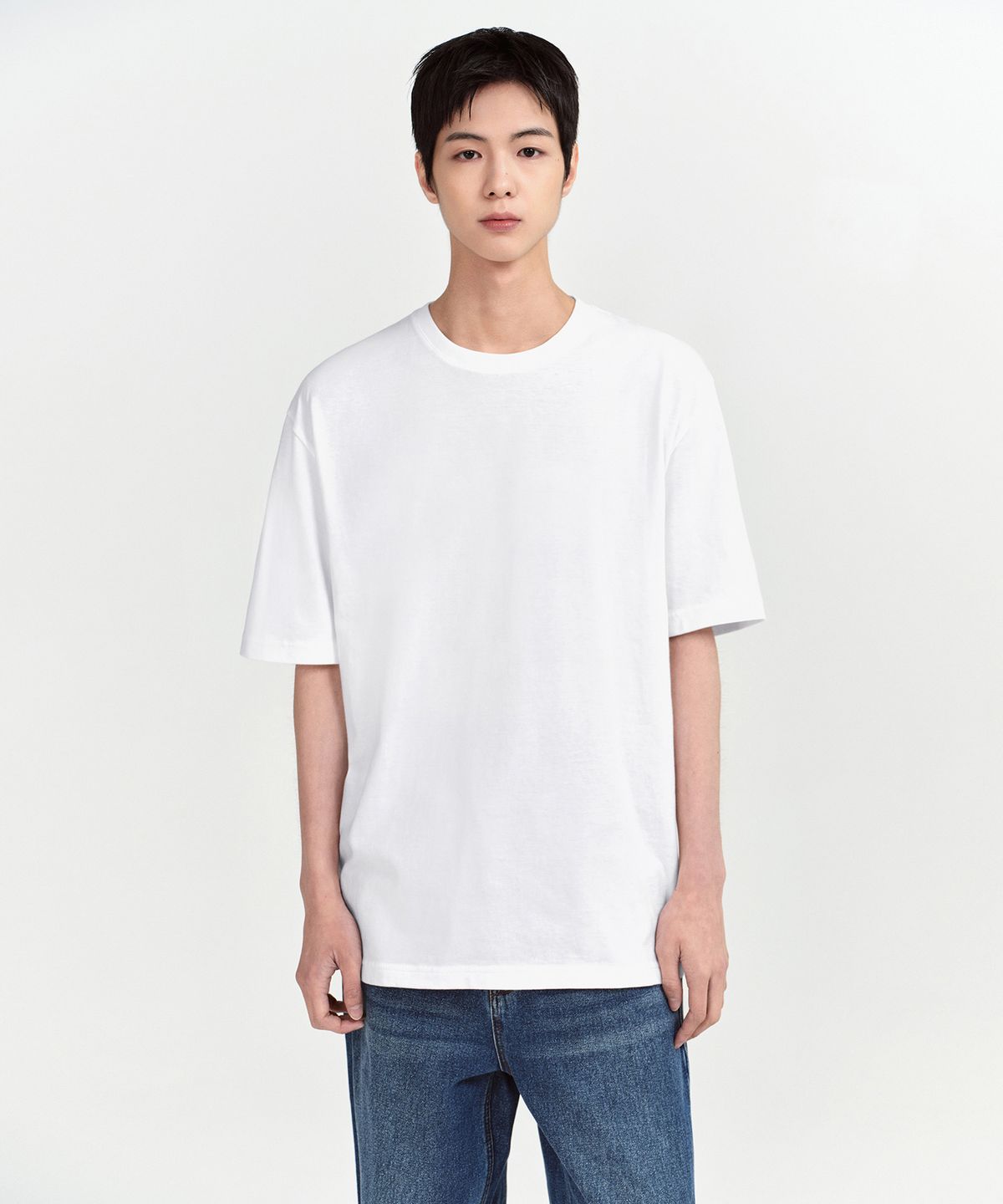 무신사 스탠다드(MUSINSA STANDARD) 릴렉스 핏 크루 넥 티셔츠 2 [화이트]