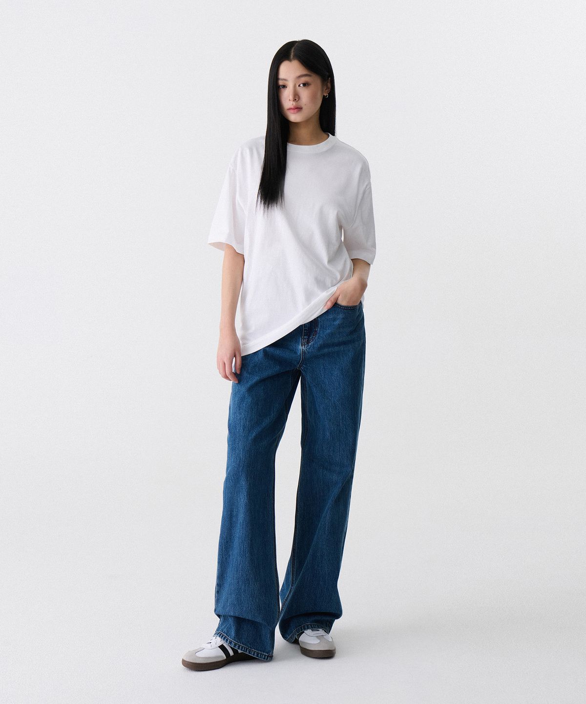 무신사 스탠다드(MUSINSA STANDARD) 릴렉스 핏 크루 넥 티셔츠 2 [화이트]