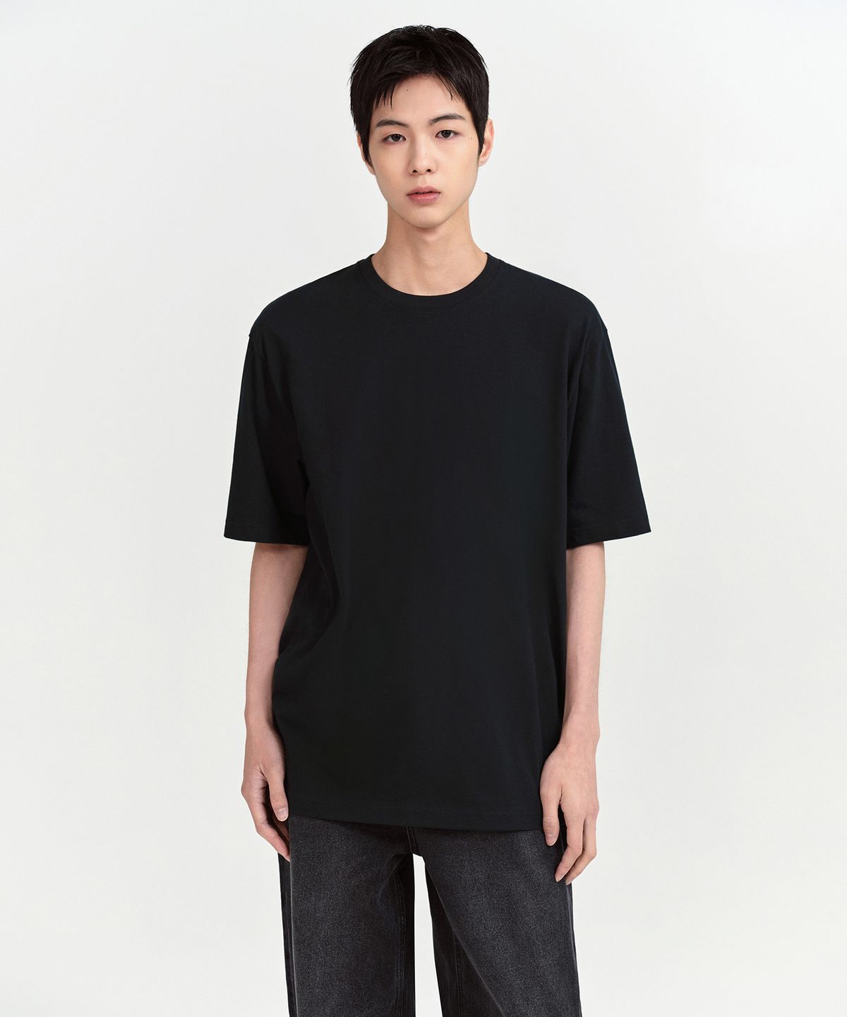 무신사 스탠다드(MUSINSA STANDARD) 릴렉스 핏 크루 넥 티셔츠 2 [블랙]