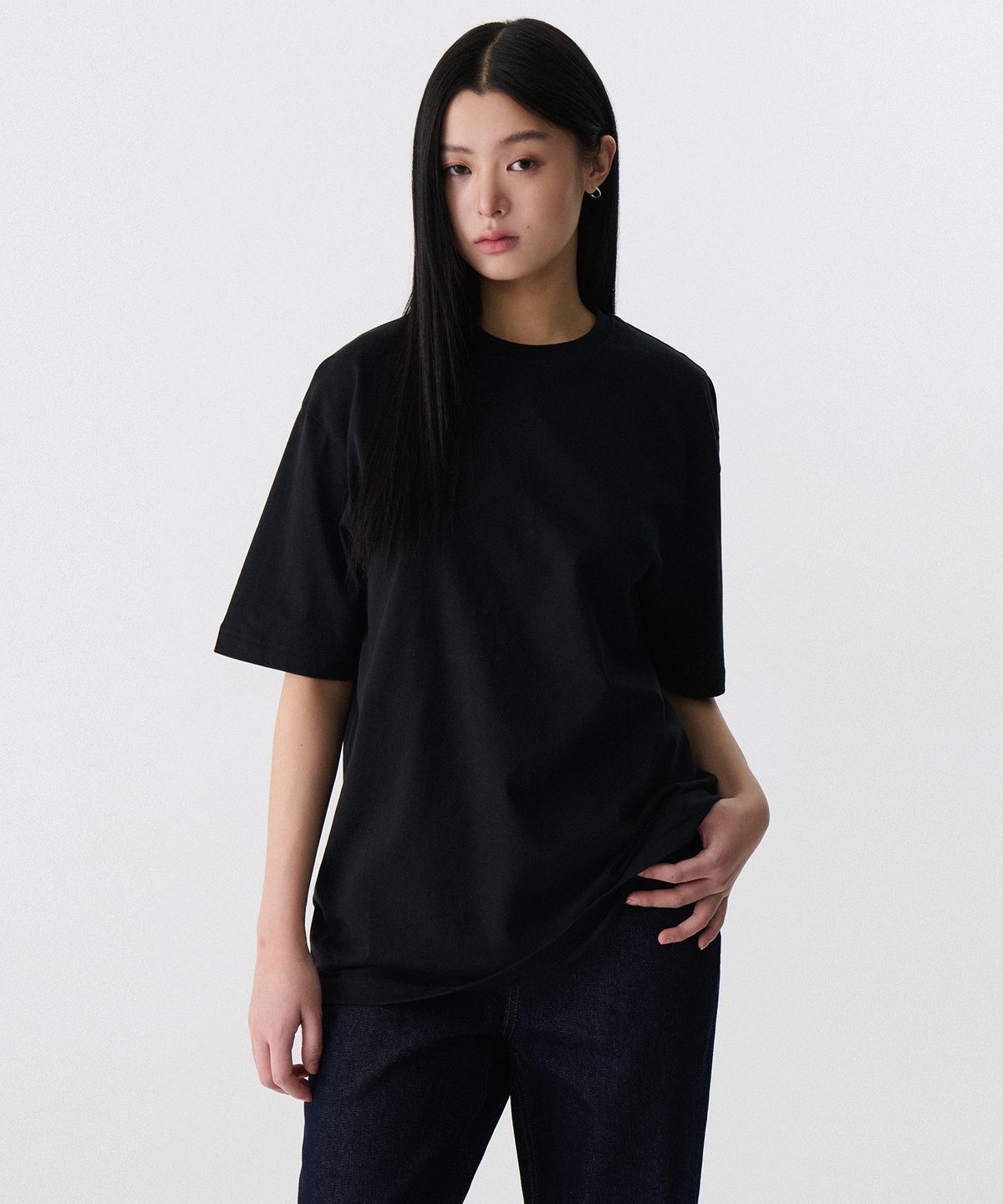 무신사 스탠다드(MUSINSA STANDARD) 릴렉스 핏 크루 넥 티셔츠 2 [블랙]