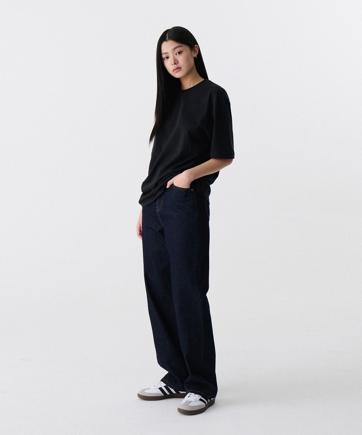 무신사 스탠다드(MUSINSA STANDARD) 릴렉스 핏 크루 넥 티셔츠 2 [블랙]