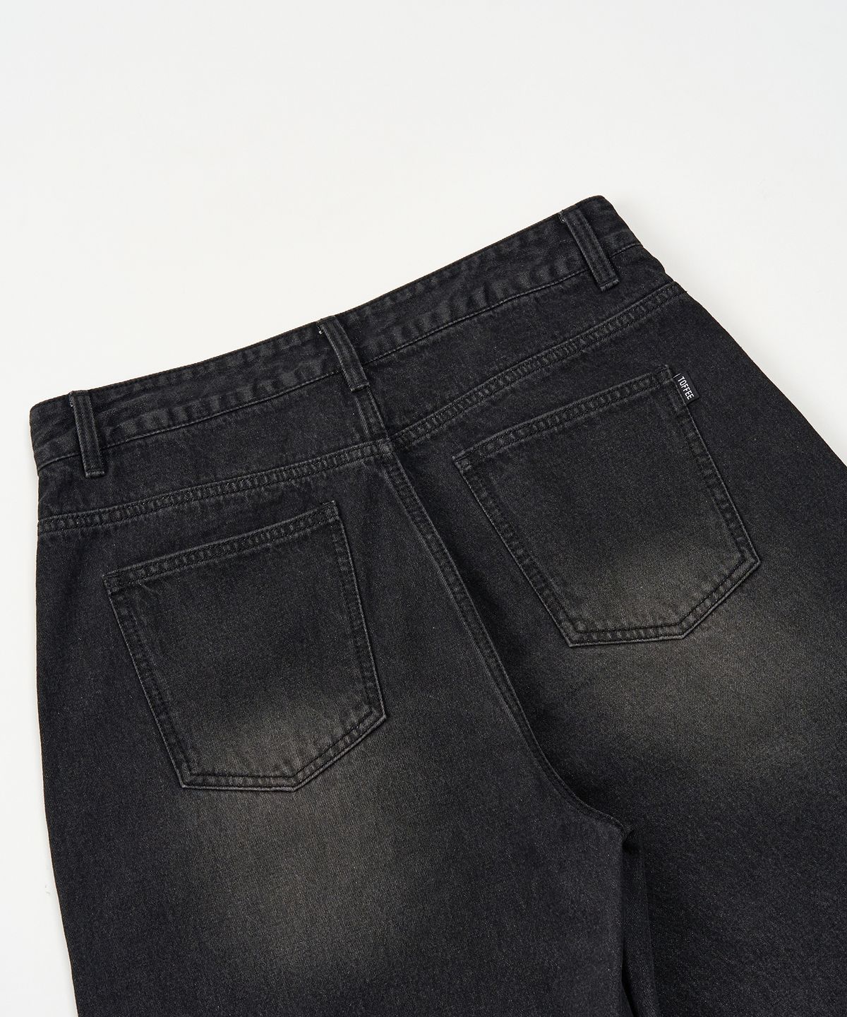 토피(TOFFEE) 커브드 와이드 데님 팬츠 (WASHED BLACK)