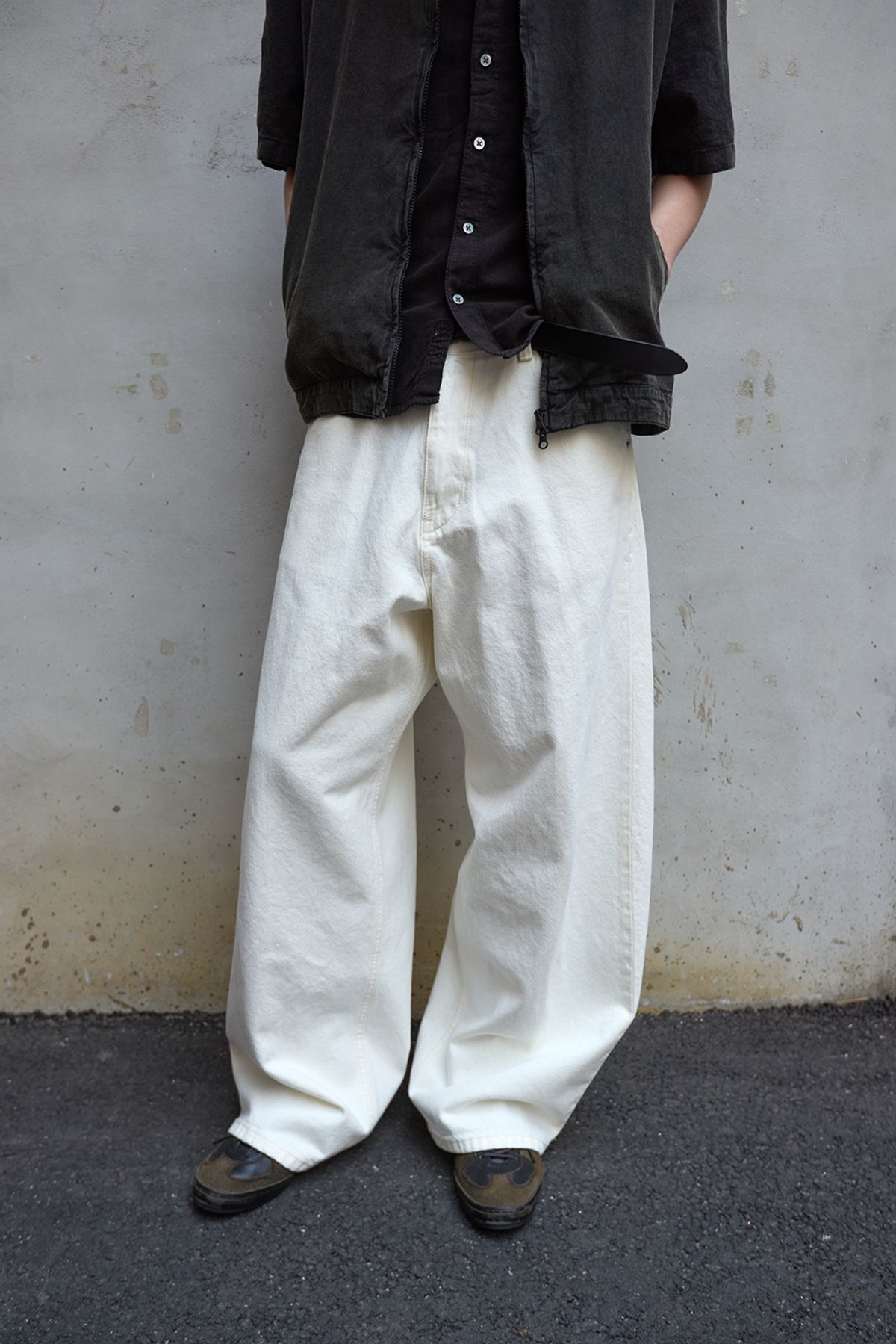 해칭룸(HATCHINGROOM) Wide Curve Jeans Eggshell