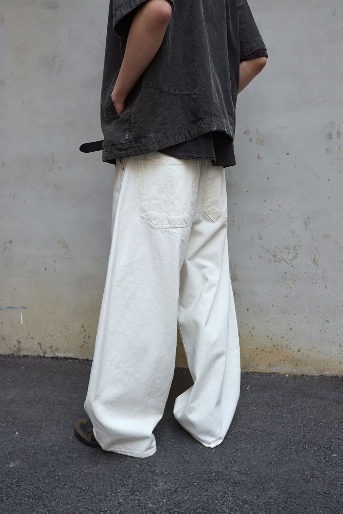 해칭룸(HATCHINGROOM) Wide Curve Jeans Eggshell