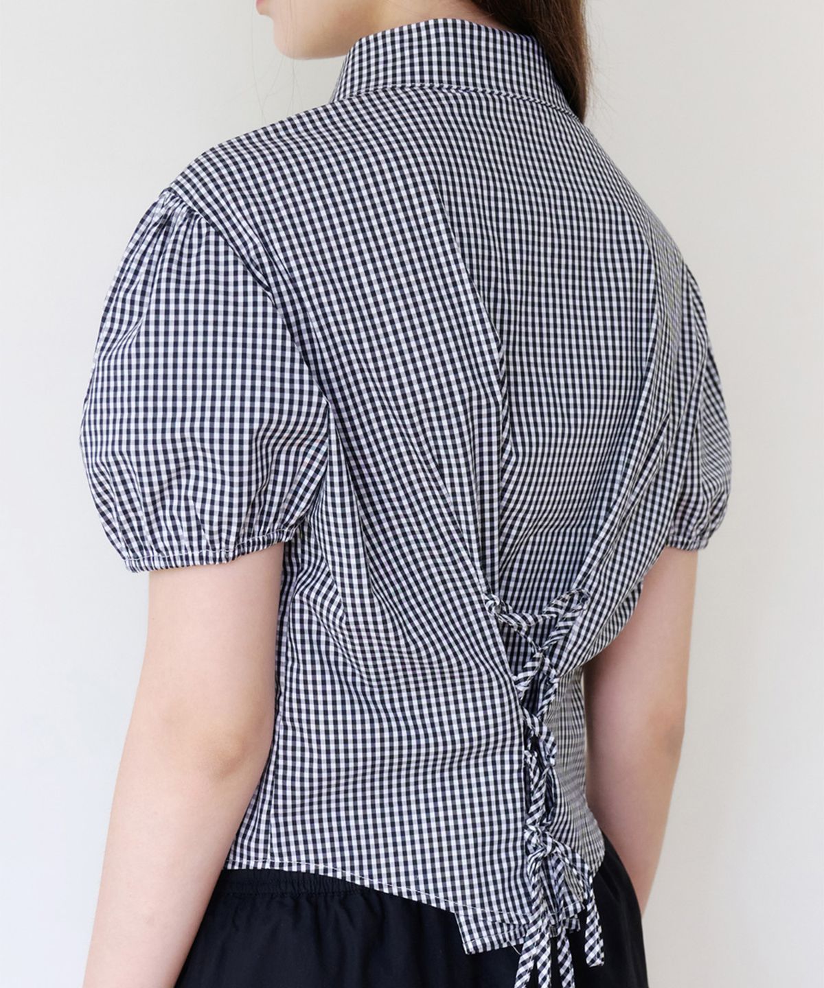 알키알카(ALKI ALKA) Check Puff-Sleeve Blouse (Black)