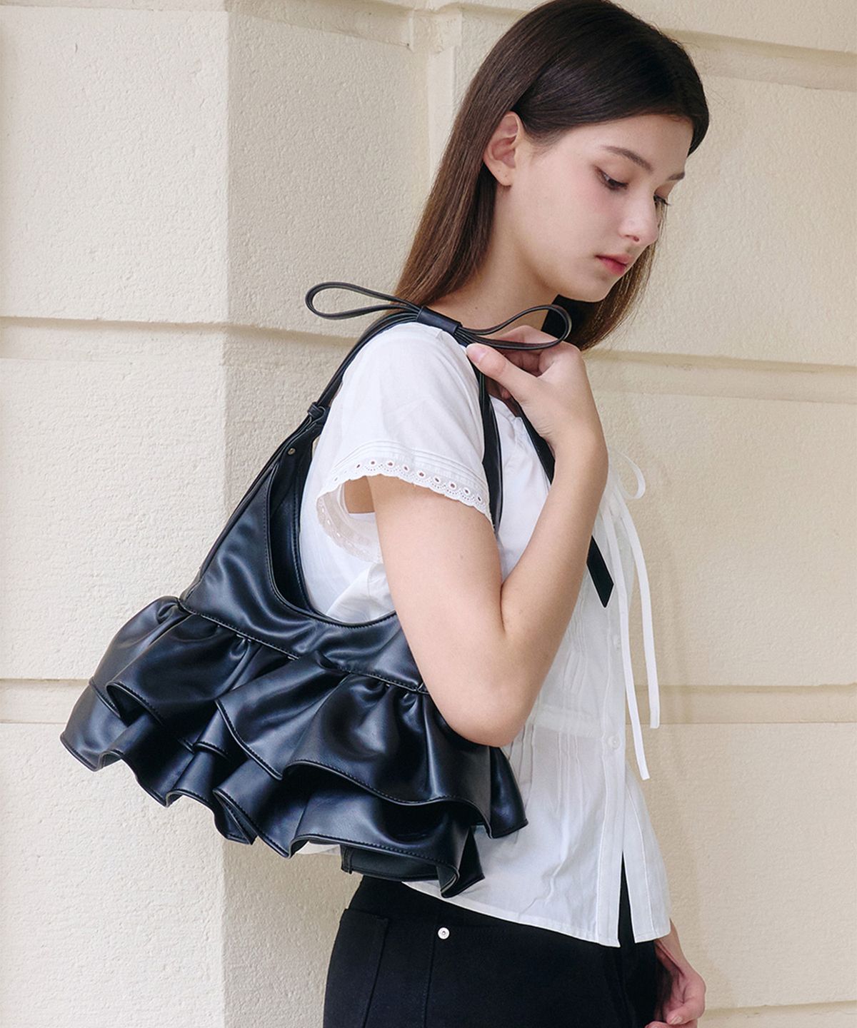 알키알카(ALKI ALKA) Rivv Ruffle Bag (Black)