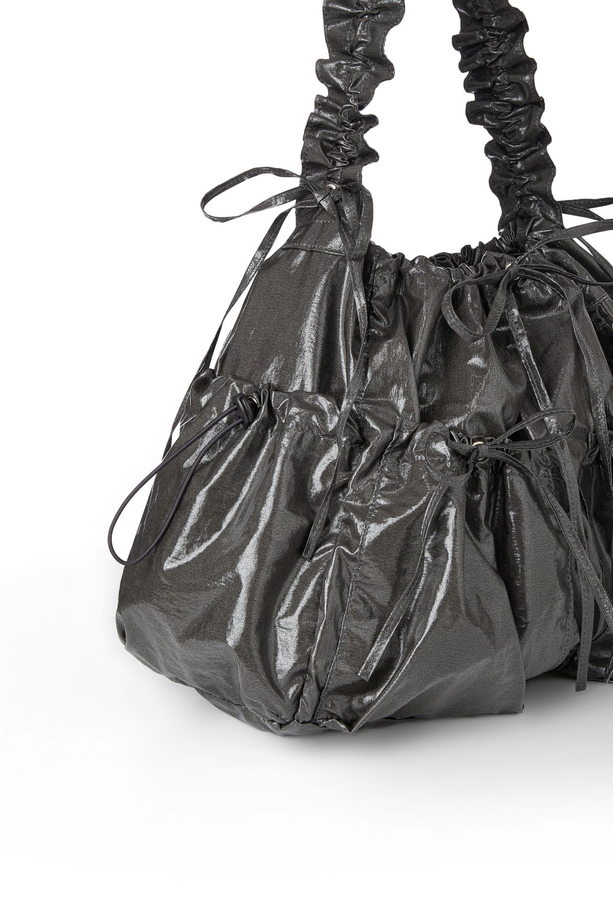 다이닛(DEINET) DEINET COATING SHIRRING BAG IN CHARCOAL