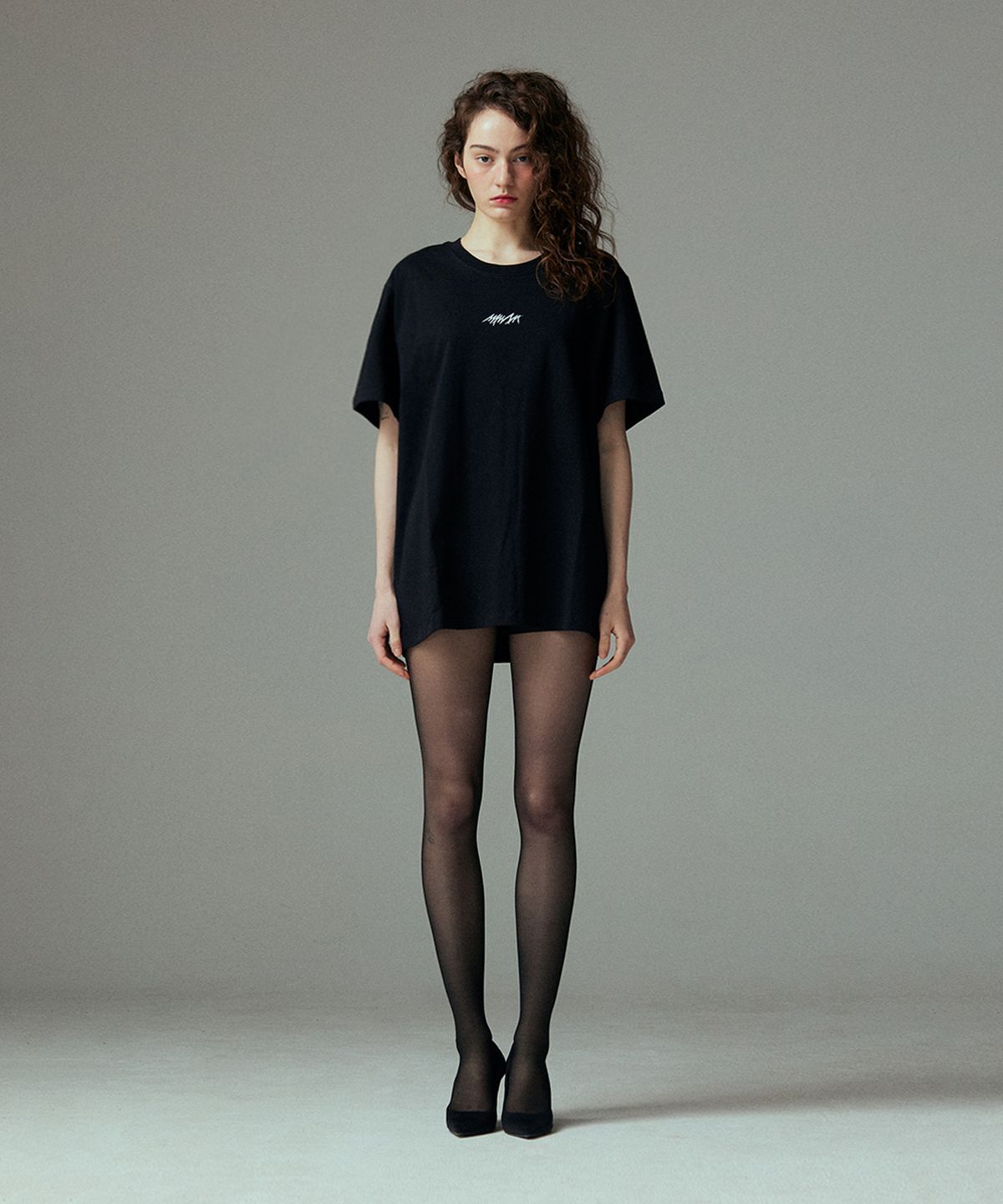 므아므(MMAM) [ESSENTIAL] Signature rain drop logo T-shirt