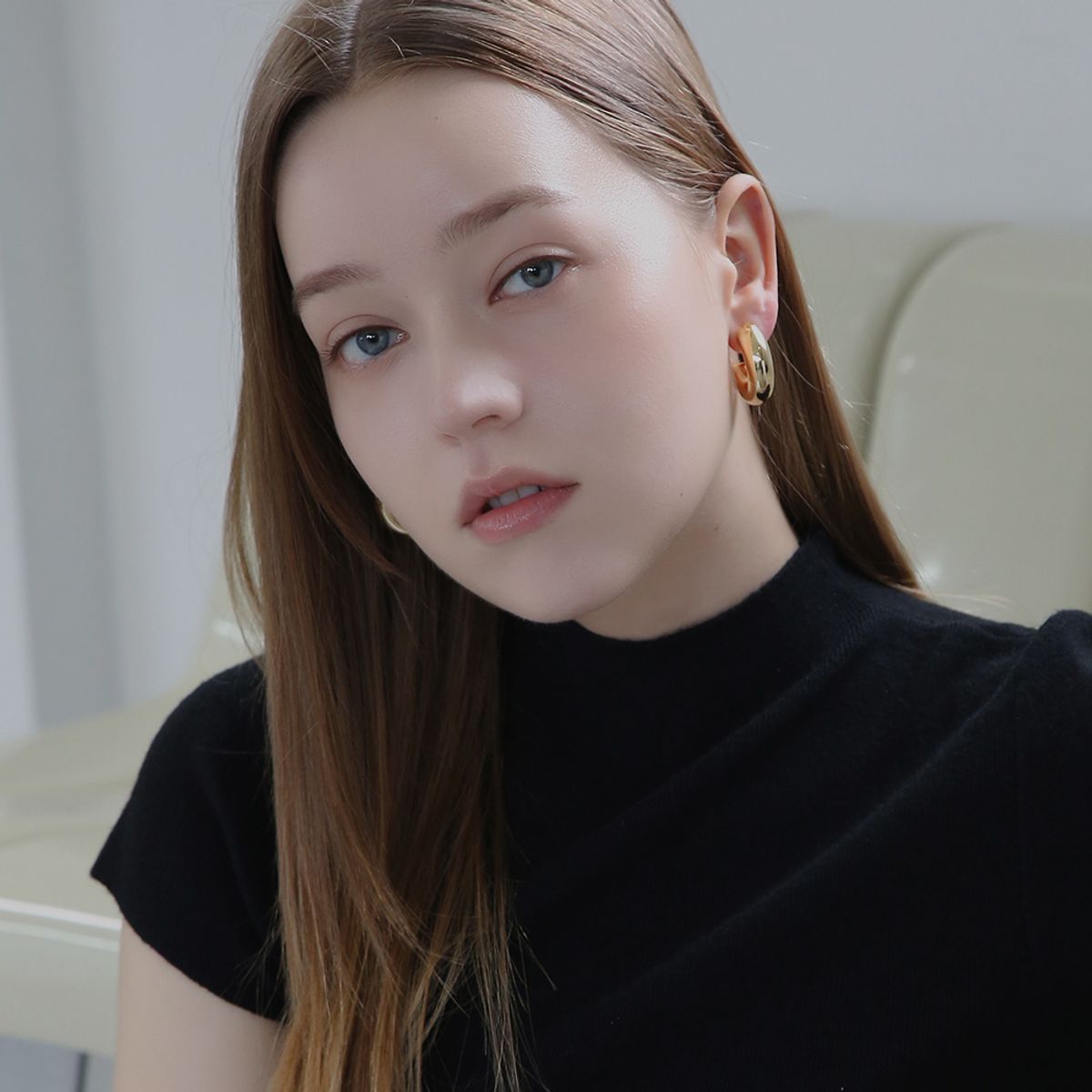 디유아모르(DIEUAMOUR) 몰드 볼드 귀걸이