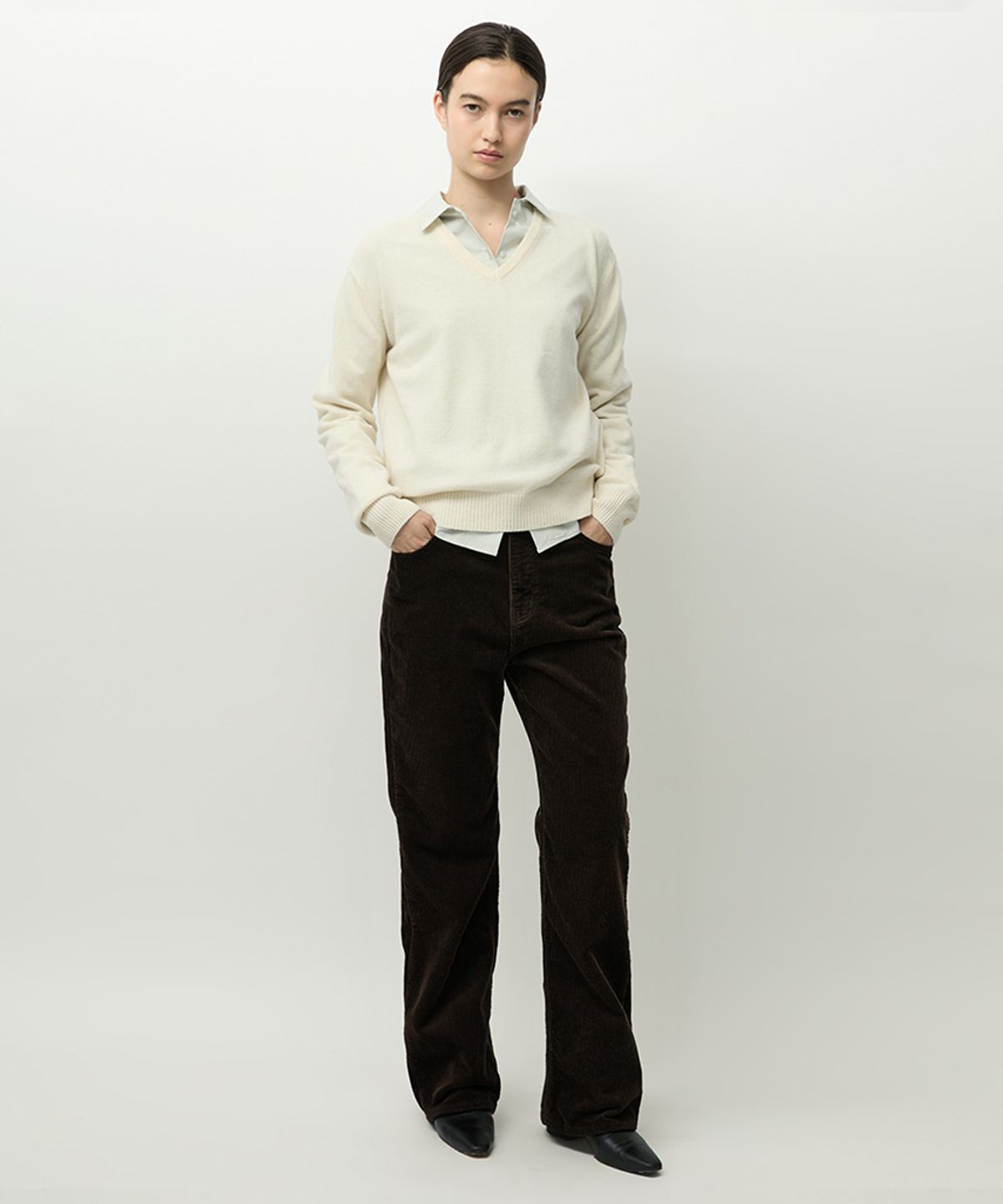 러프사이드 화이트라벨(ROUGH SIDE WHITE LABEL) Relaxed Corduroy Pants Brown