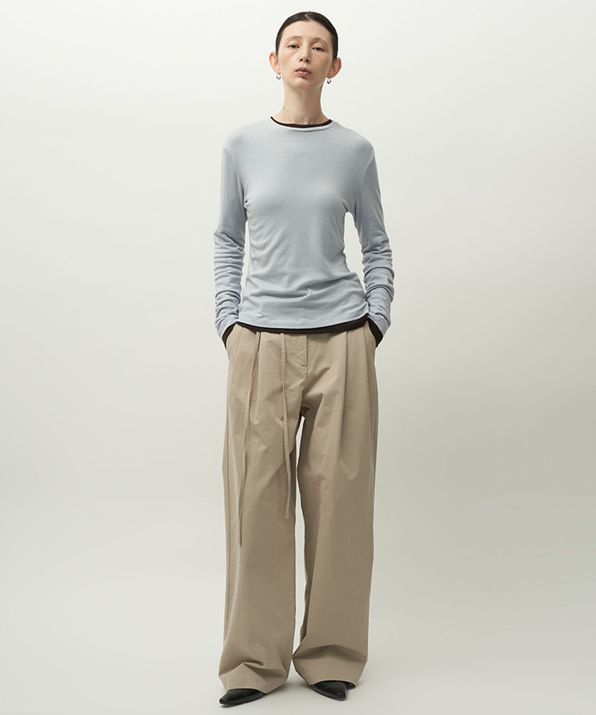 러프사이드 화이트라벨(ROUGH SIDE WHITE LABEL) Grace Tuck Pants Khaki Beige