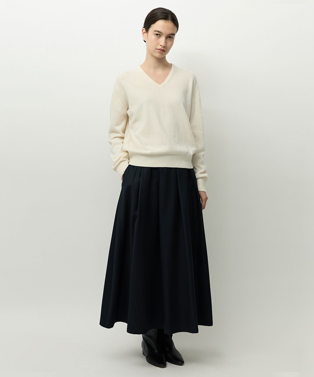 러프사이드 화이트라벨(ROUGH SIDE WHITE LABEL) Wool Flared Skirt Dark Navy