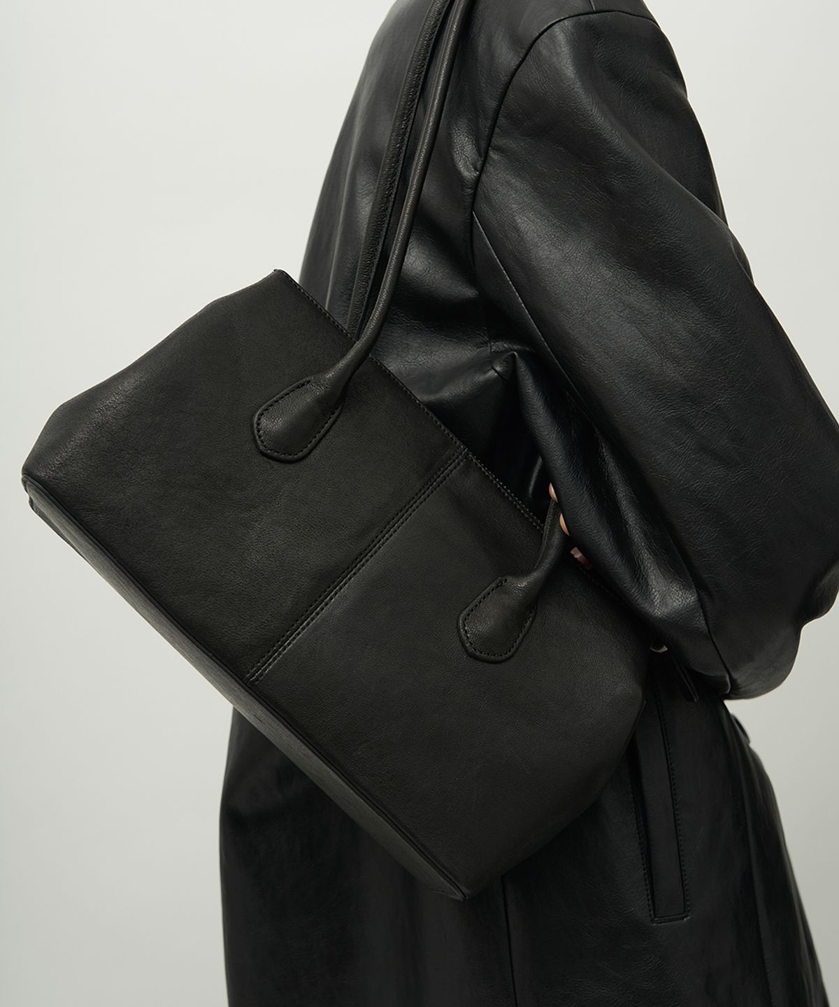 러프사이드 화이트라벨(ROUGH SIDE WHITE LABEL) Ciabatta Bag Black
