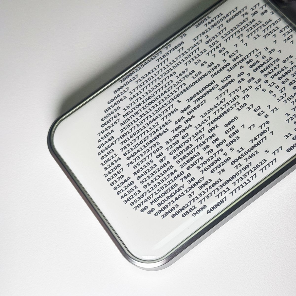 메모리즈바운더리(MEMORIESBOUNDARY) NTA Spiral Shellis_ASCII CORE_005 Phone Case (SV_White/Black)