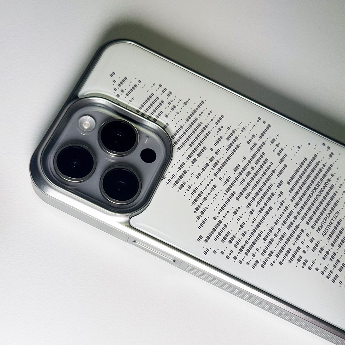 메모리즈바운더리(MEMORIESBOUNDARY) NTA Conchgeist_ASCII CORE_006 Phone Case (SV_White/Black)