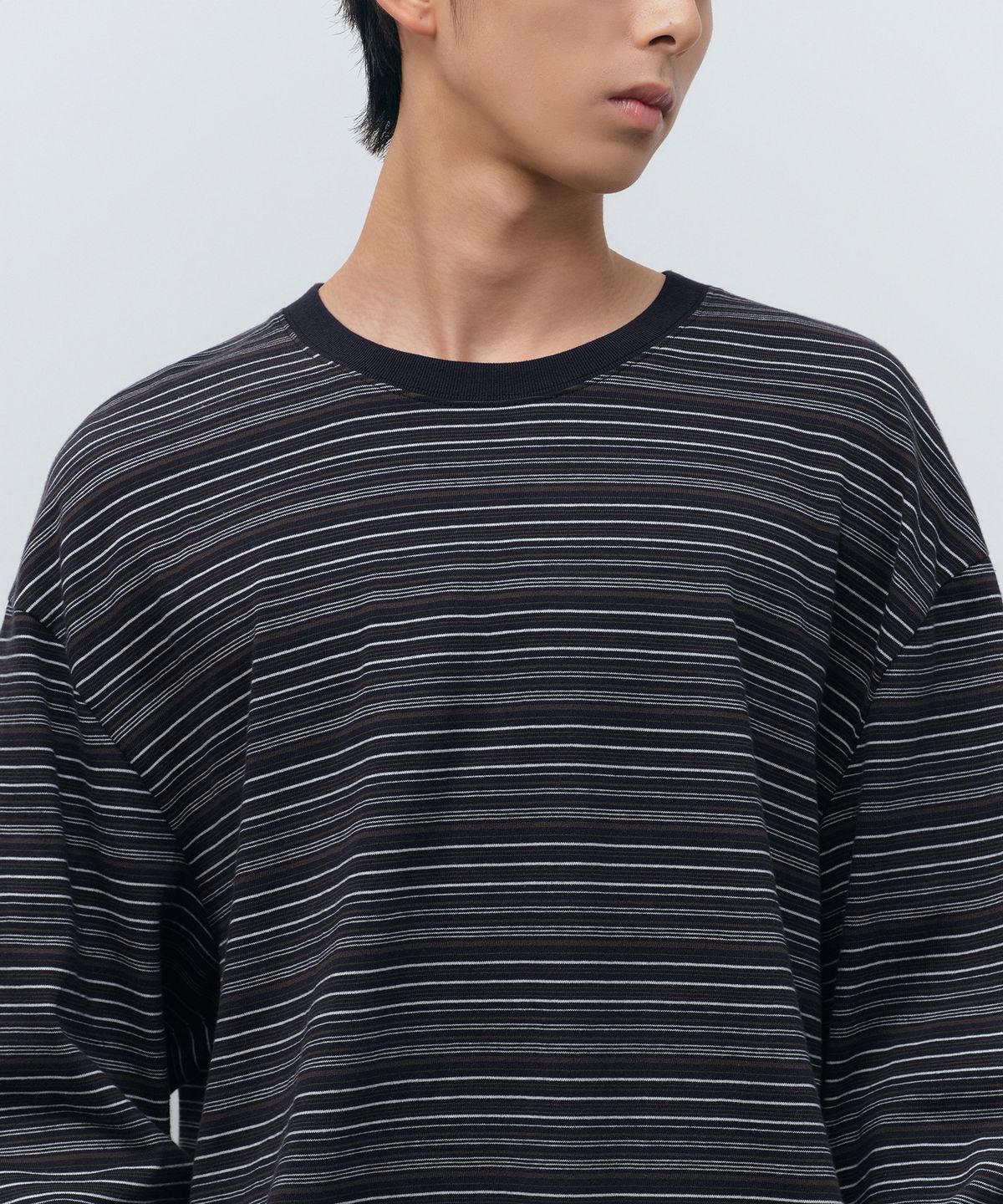 무신사 스탠다드(MUSINSA STANDARD) 멀티 스트라이프 릴렉스드 긴소매 티셔츠 4 [네이비]