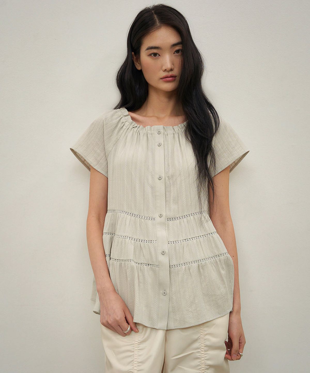 아우로(OURO) LACE FLARE BLOUSE [ PALE BLUE ]